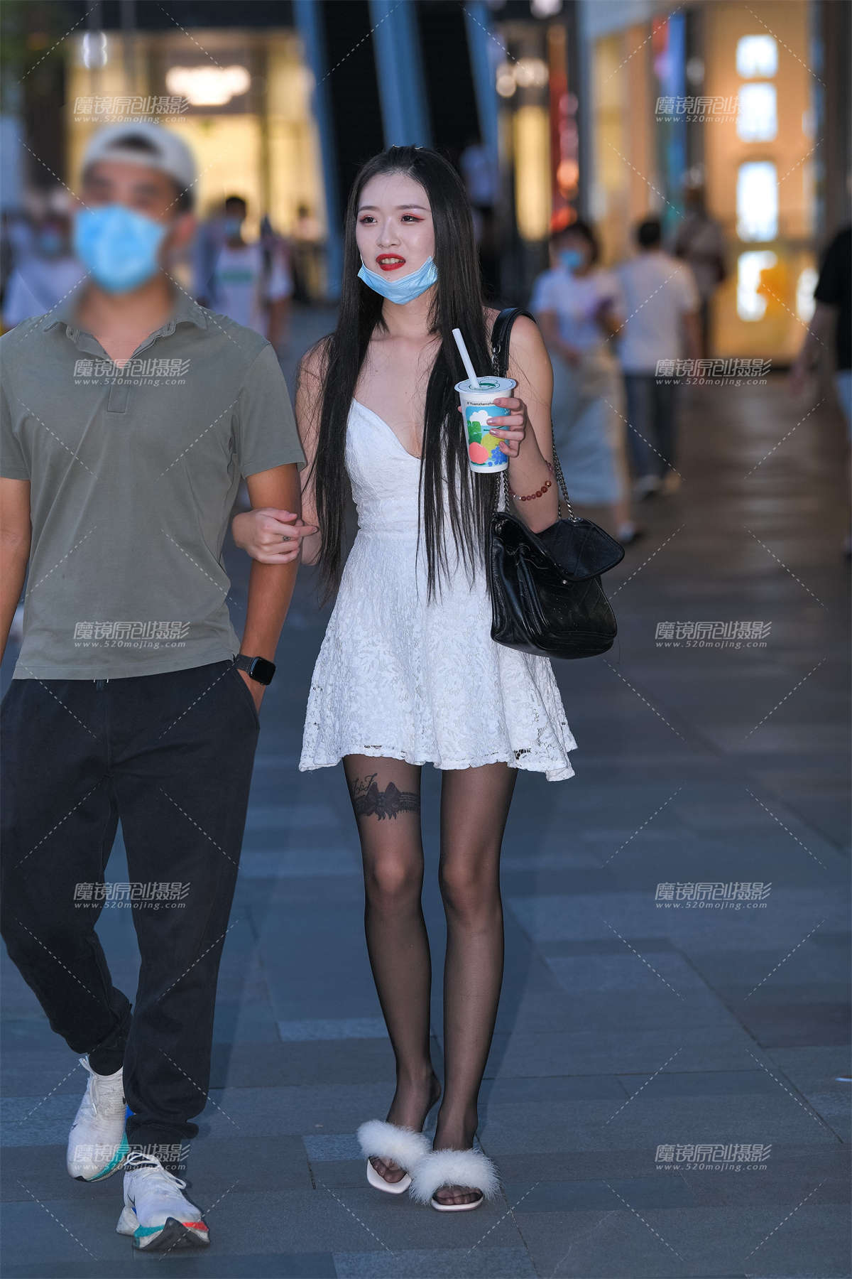 黑丝吊带白裙美女-日更街拍