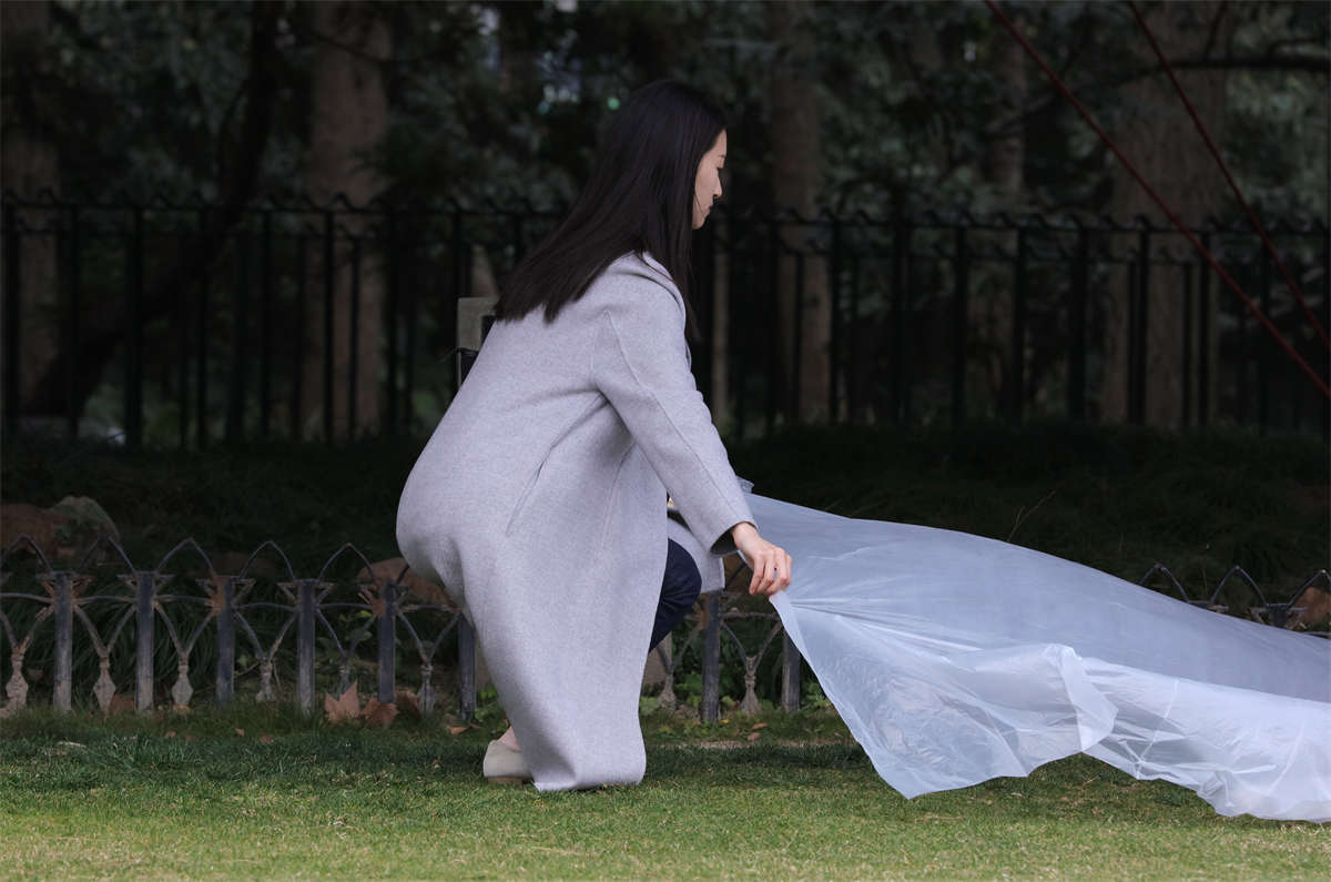 图片[2]-踏青公园街拍系列No.601 船袜破了个洞都不舍得换-日更街拍