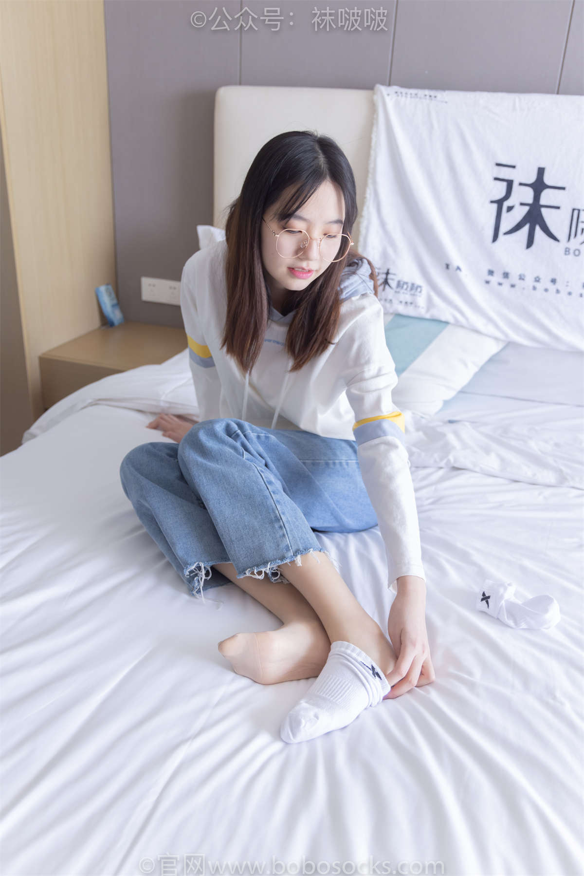 袜啵啵 No.080 小甜豆-帆布鞋、白棉袜、肉丝（脚尖加固款、裤里丝）花絮版-日更街拍