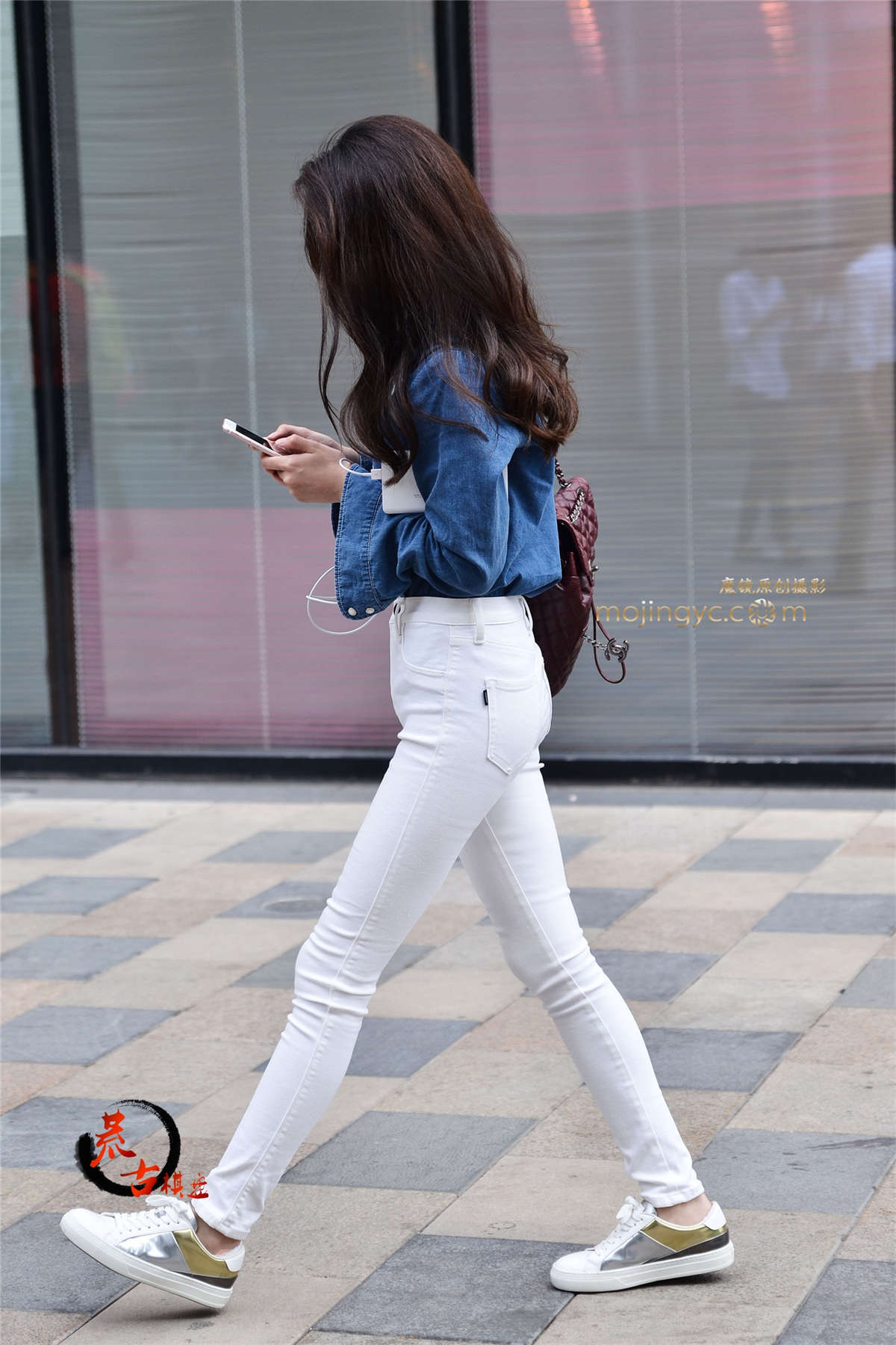 16.9.5 白色紧身牛仔-日更街拍