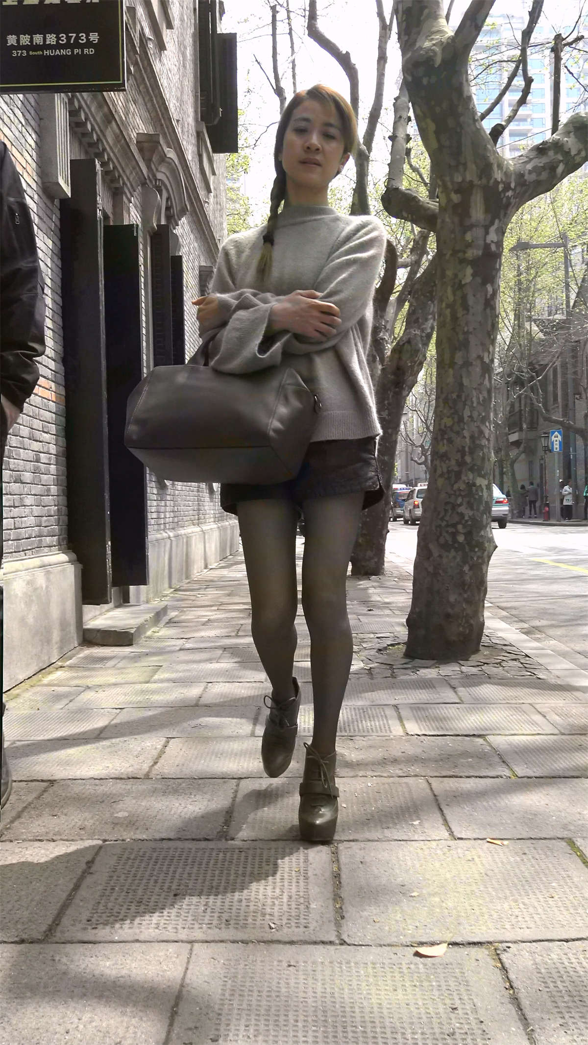 图片[2]-性感黑丝美腿成熟美女-日更街拍