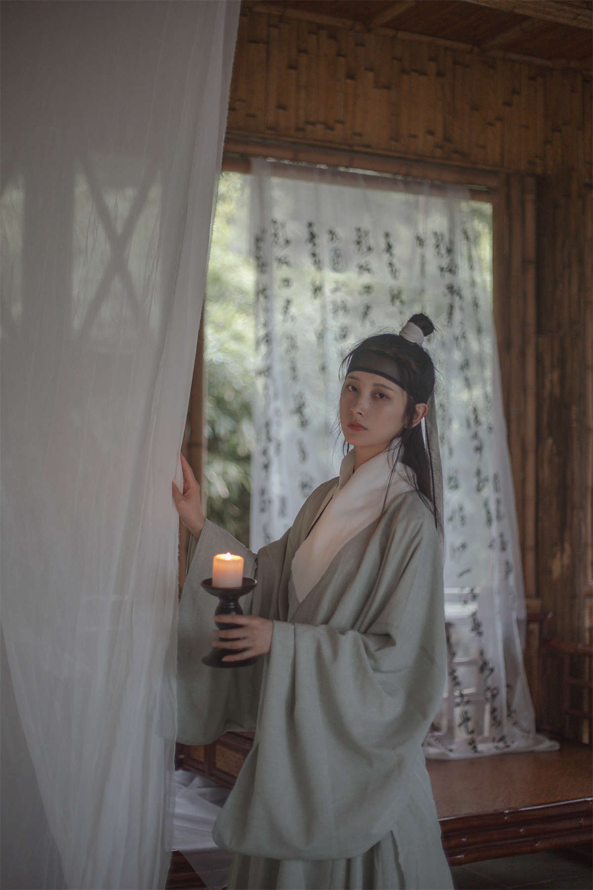 YITUYU艺图语 2022.04.04 空山松子落，幽人应未眠 五月的三花猫-日更街拍