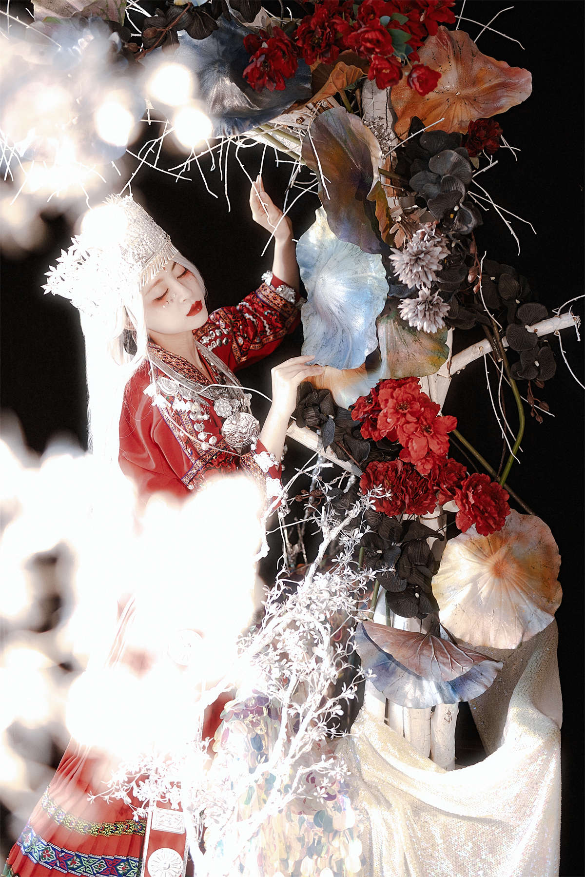 YITUYU艺图语 2023.05.11 圣树前的苗疆少女 壹萱--日更街拍