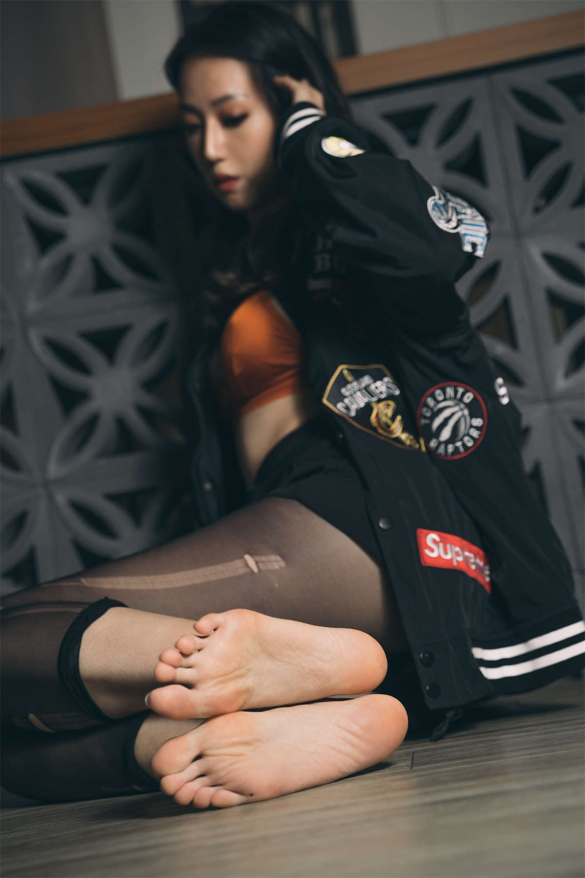 图片[2]-Limerence原创 No.08 性感妹子近距离撕扯黑丝袜!-日更街拍