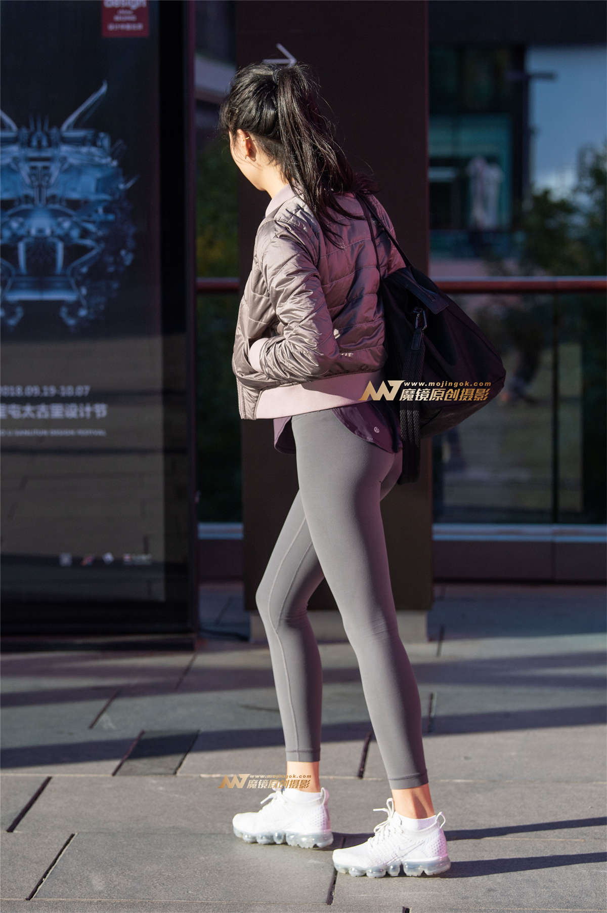 图片[2]-背着建美包，穿着健美裤去健身的美女-日更街拍