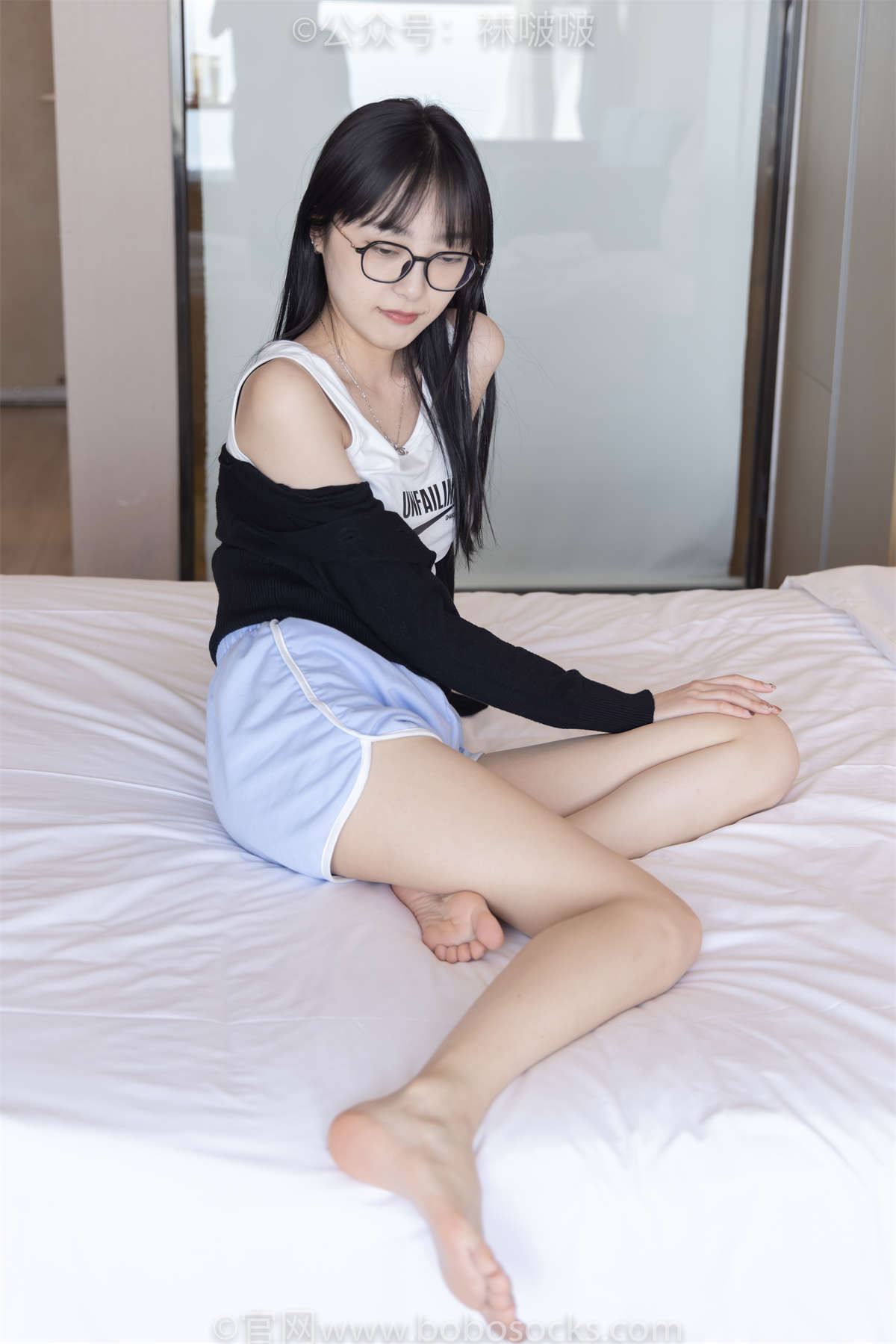 图片[2]-袜啵啵 No.081 稚予- AJ、浅黄色短棉袜、浅蓝色短棉袜、裸足 花絮版-日更街拍