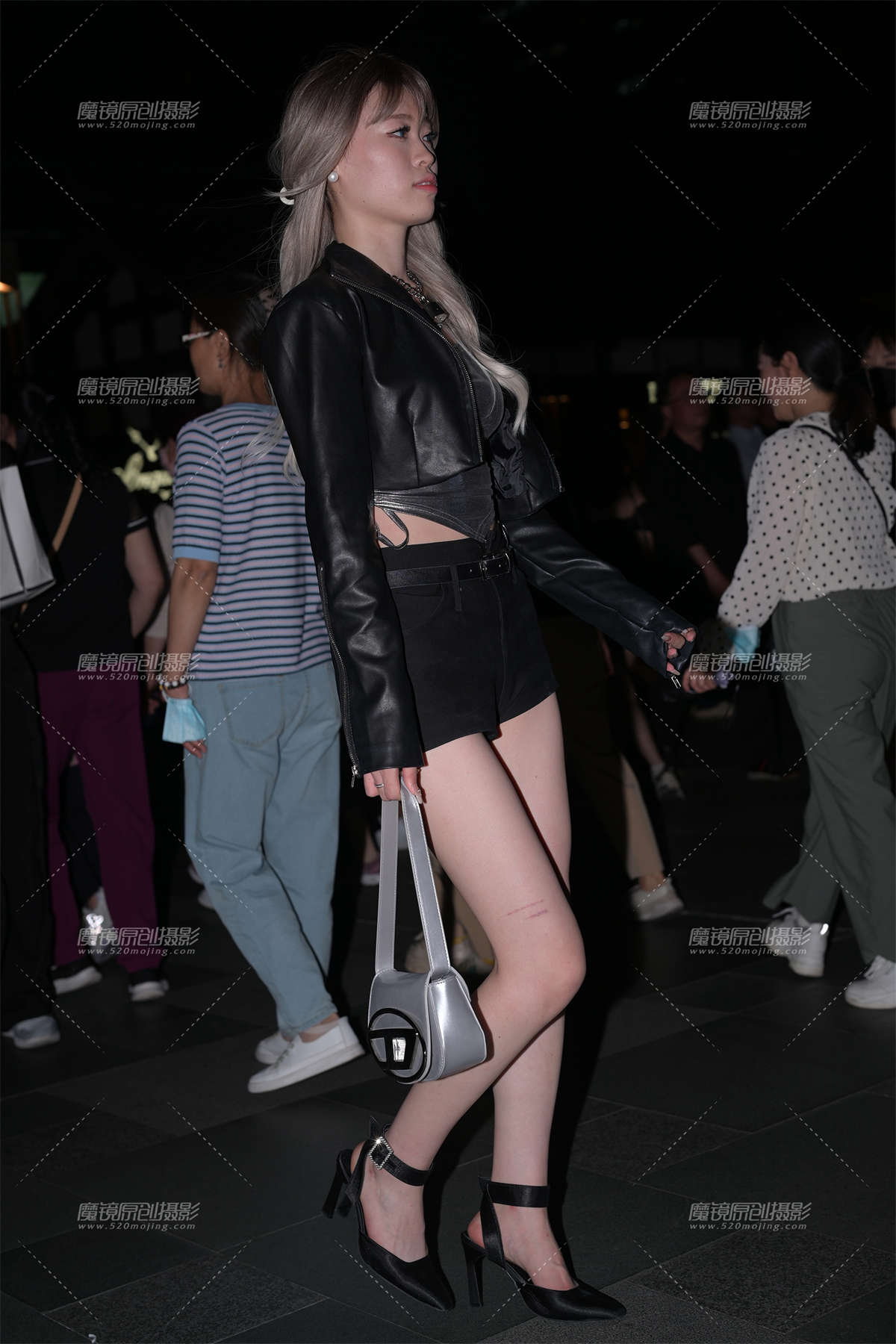 夜拍美腿小姐姐-日更街拍