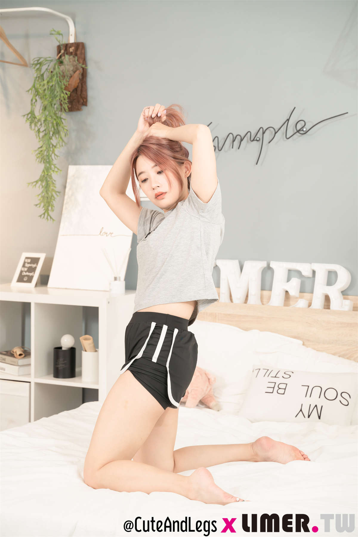 图片[2]-Limerence原创 NO.96 Shine 真理裤特辑之危险边缘！小只马Shine 筋开腰软秀裸足-日更街拍