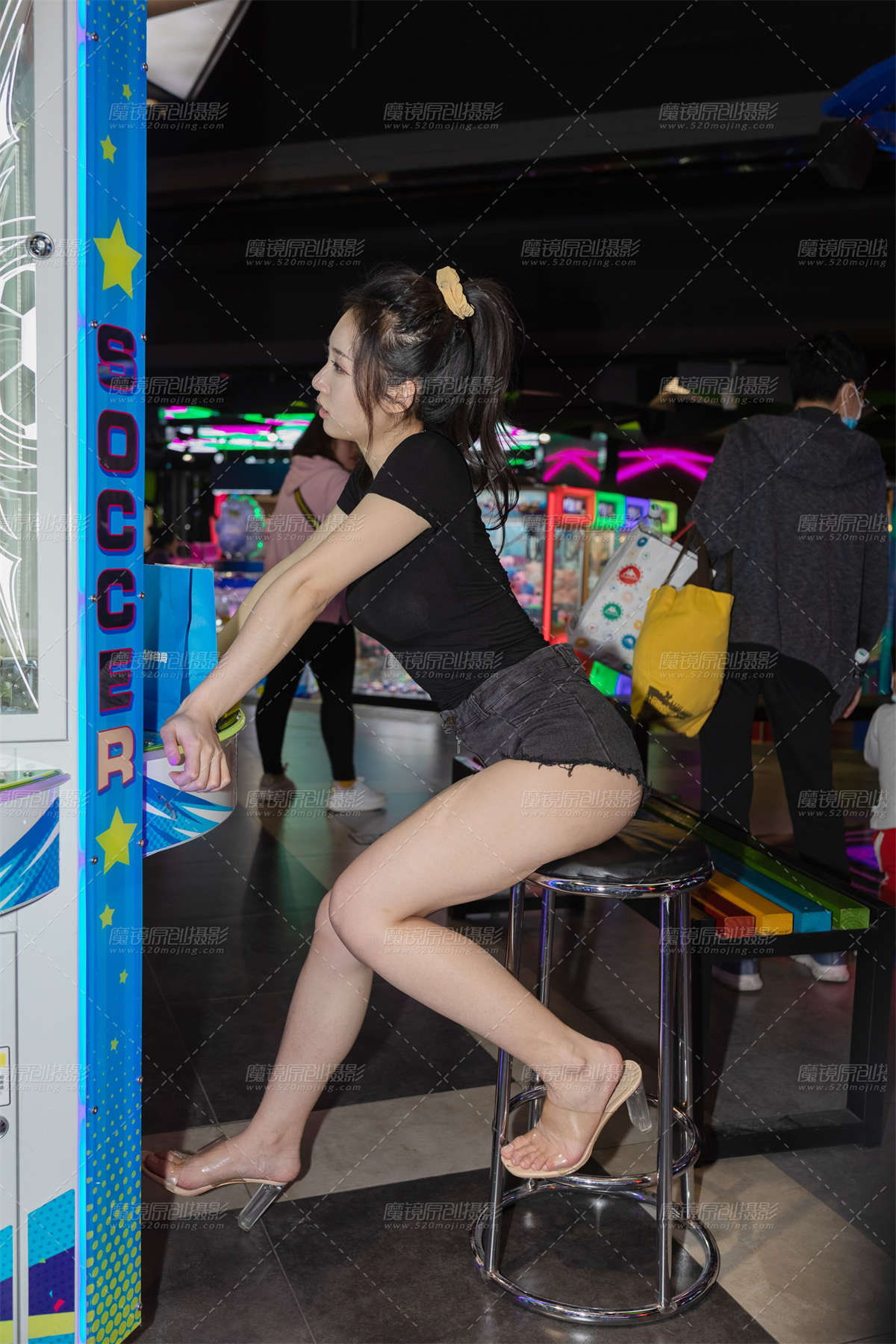 【凯恩街拍作品】黑色热裤美女-日更街拍