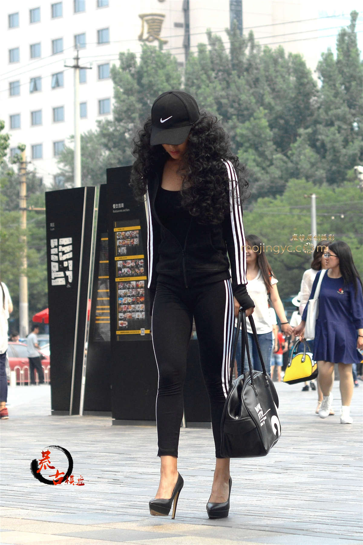 图片[2]-16.9.6 紧身裤，恨天高-日更街拍