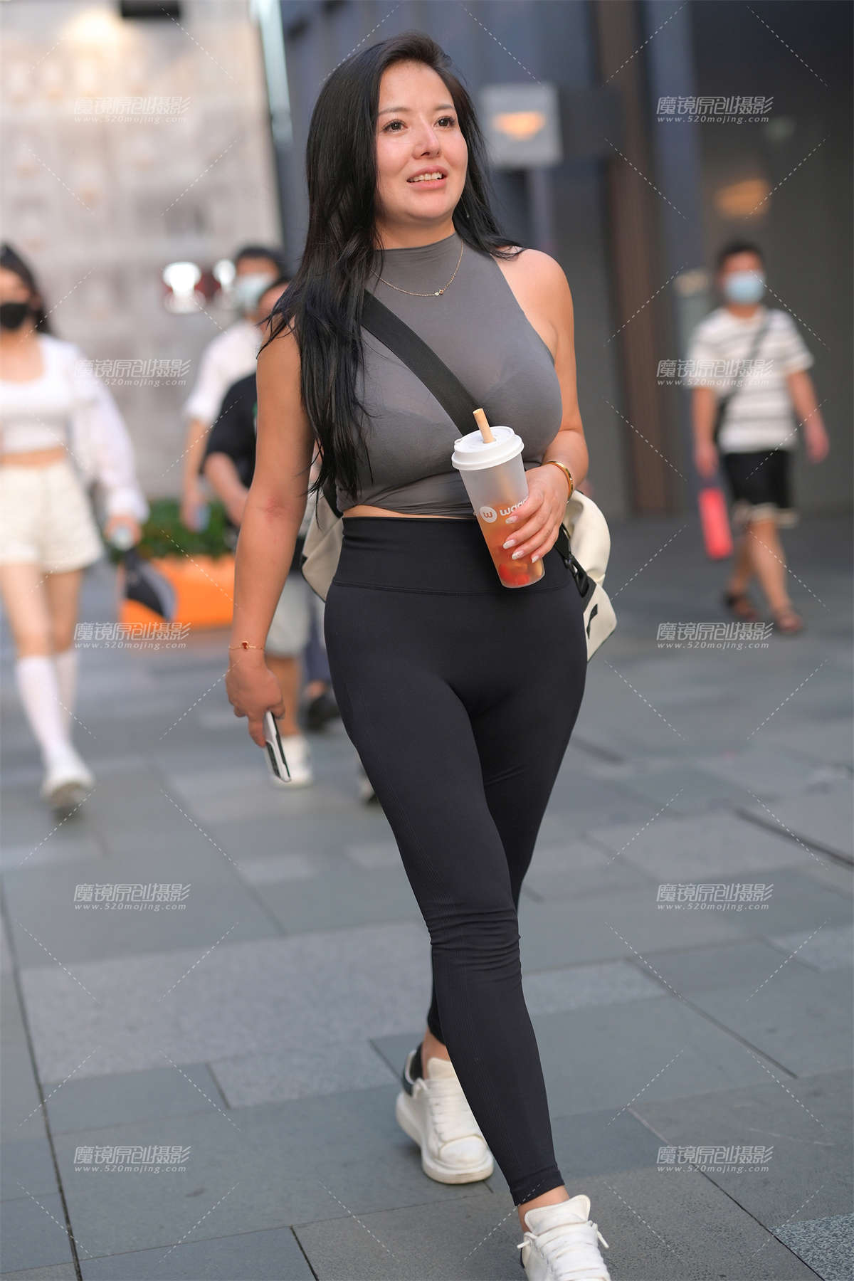 运动系丰腴美女-日更街拍