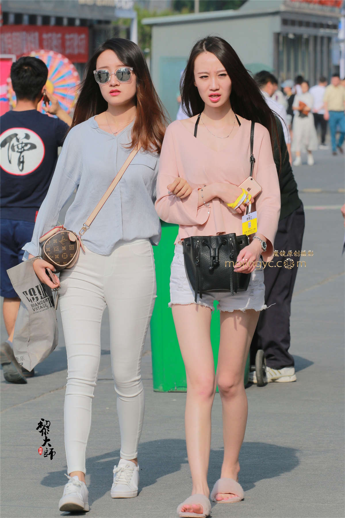 【车展外场也疯狂】白裤小短美女（20P）-日更街拍