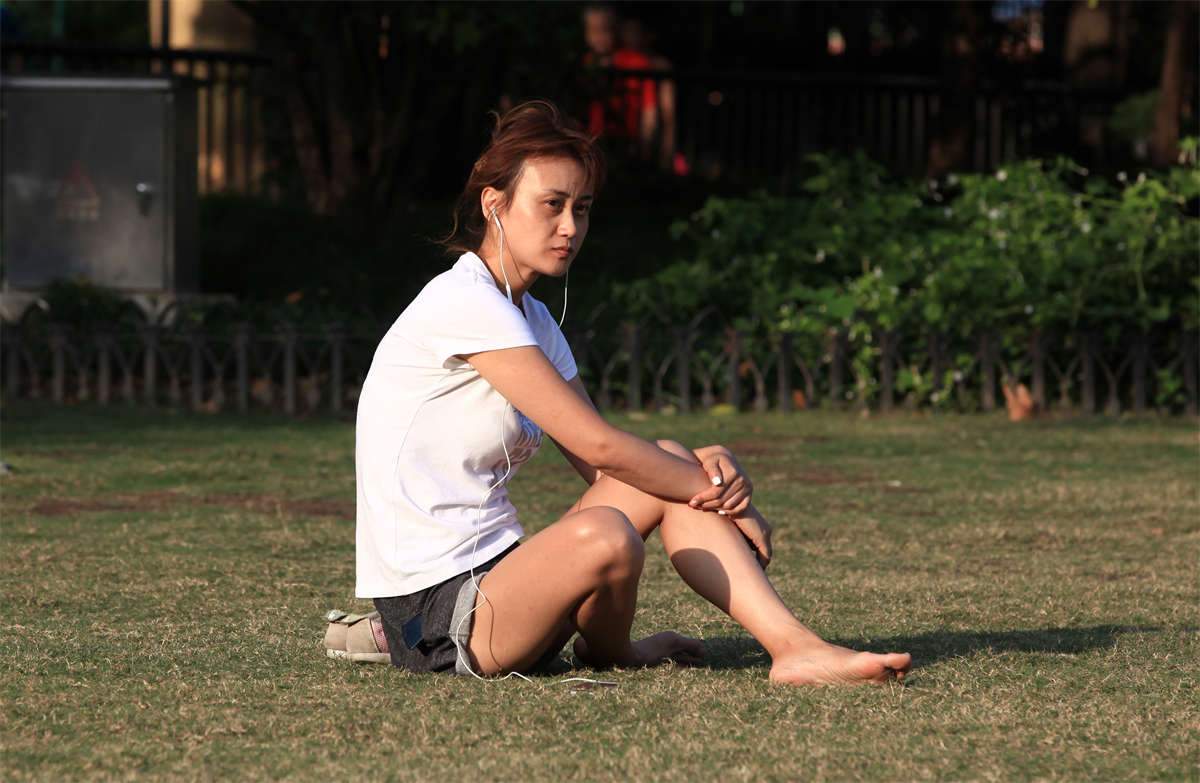 踏青公园街拍系列No.303 Canon5D草地系列插图1