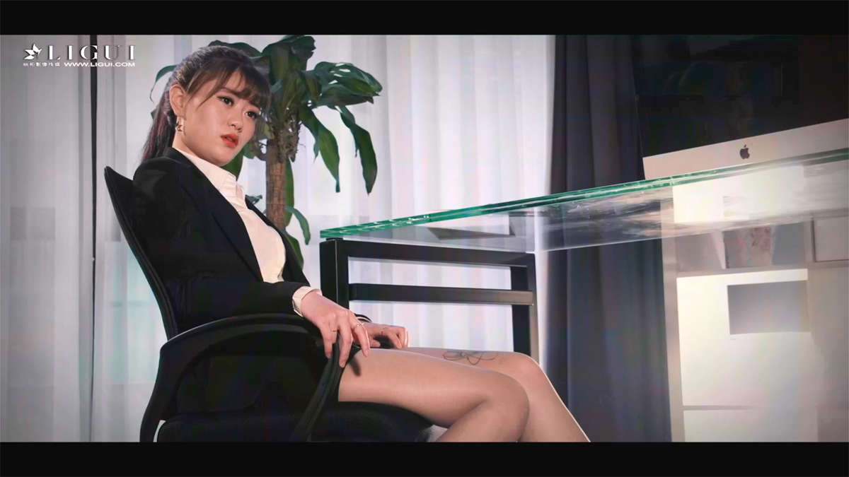 Ligui丽柜视频 2017.11.02 媛宝 白领美腿丝袜里的故事-日更街拍