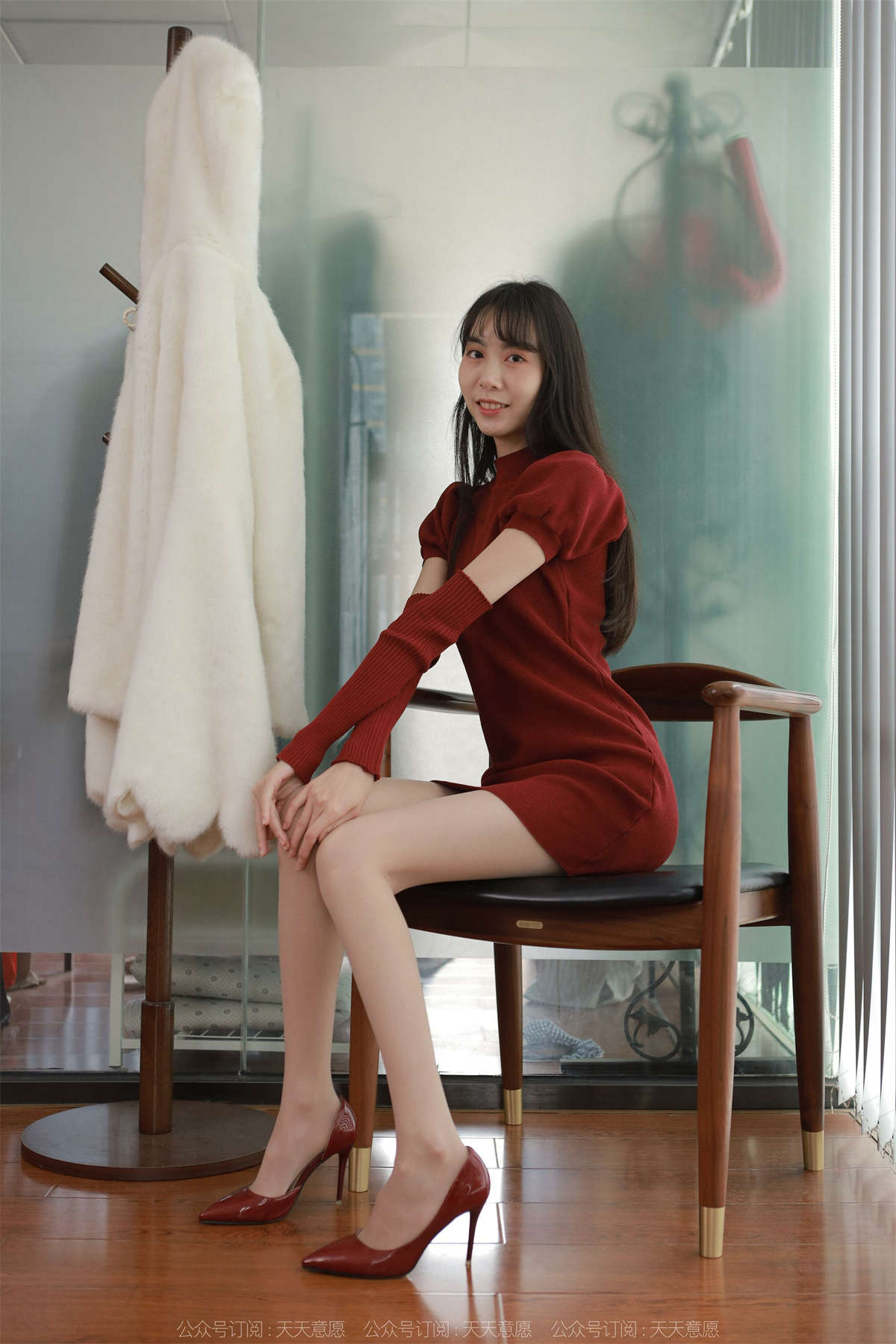 IESS异思趣向 2022.04.09 丝享家1054：团团 迷人的酒红旗袍-日更街拍