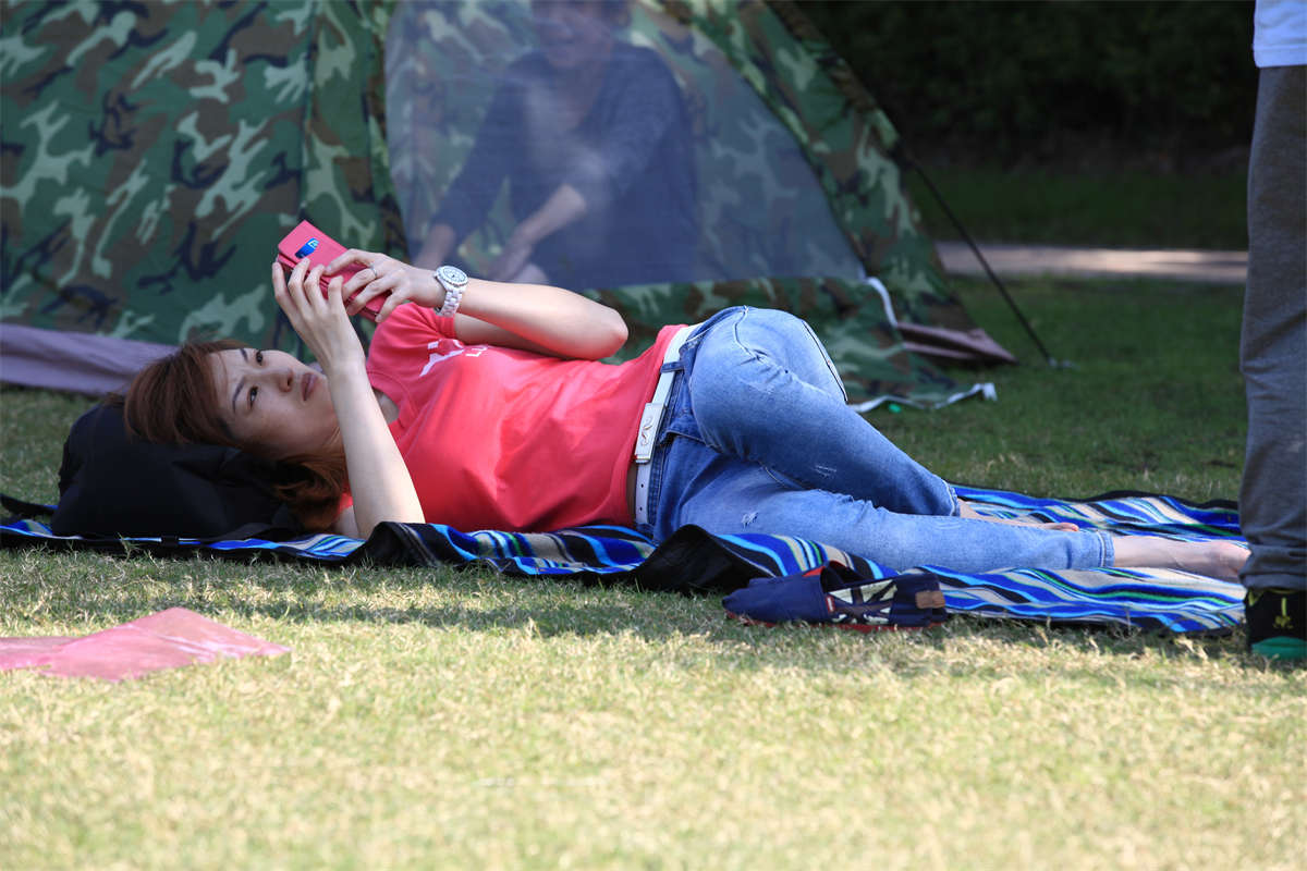 图片[2]-踏青公园街拍系列No.304 Canon5D草地系列-日更街拍