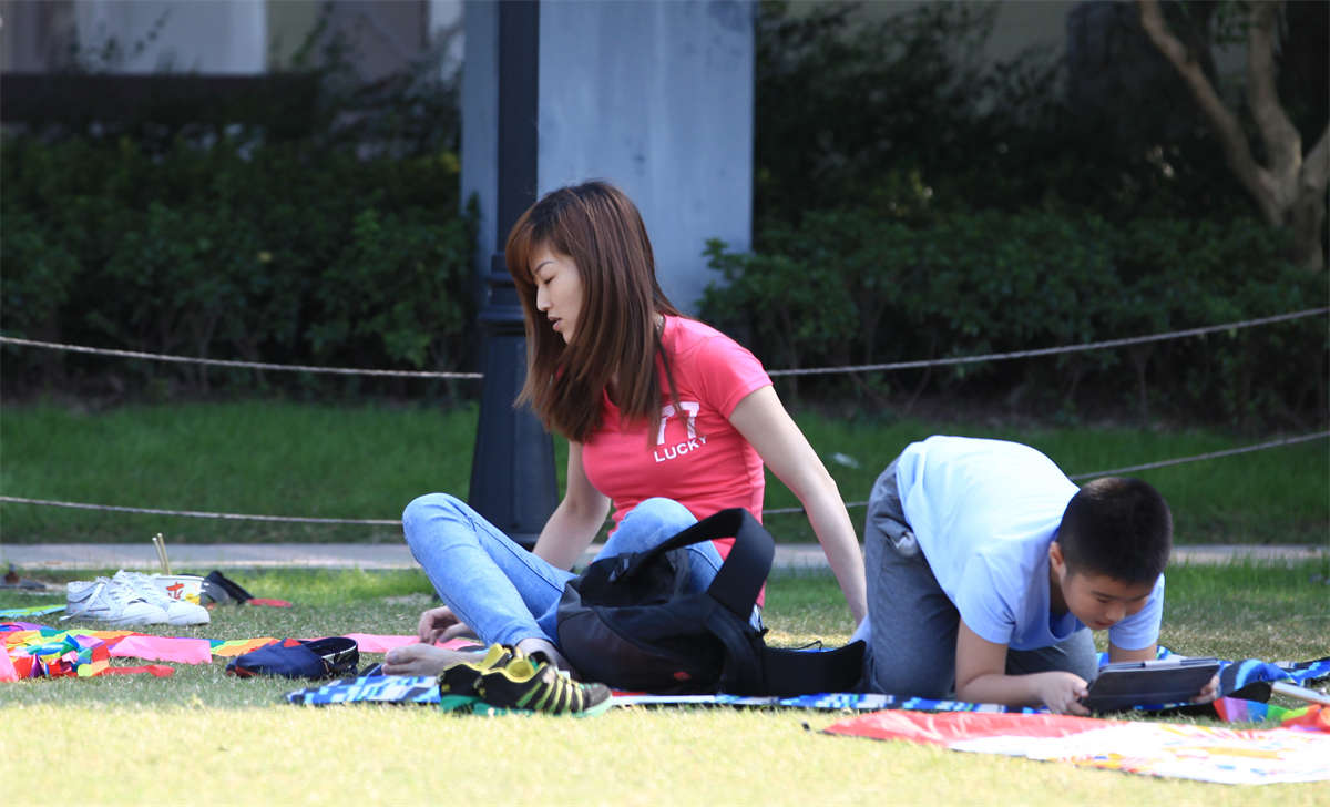 踏青公园街拍系列No.304 Canon5D草地系列-日更街拍