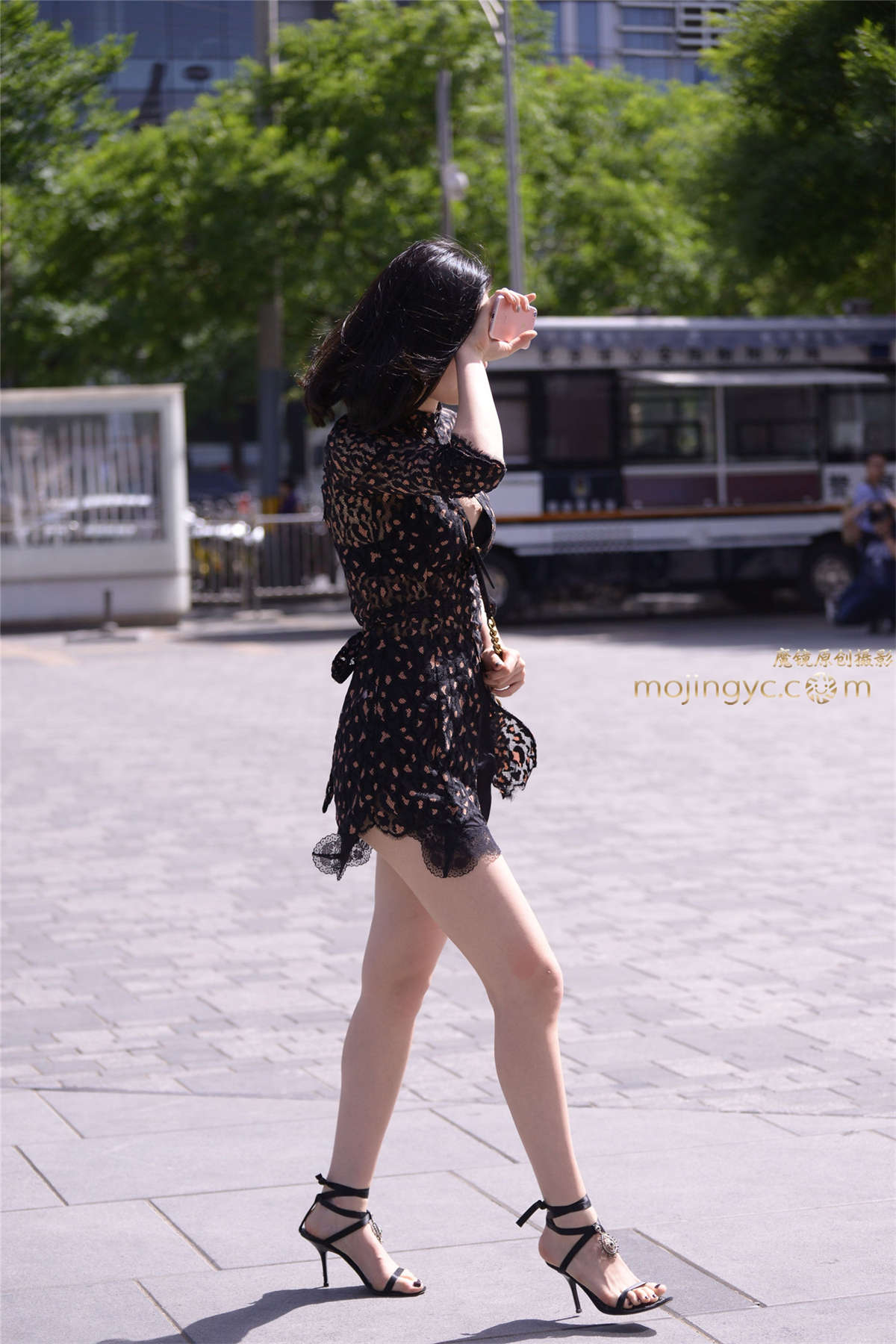 透视短裙，细高跟凉鞋（16p）-日更街拍