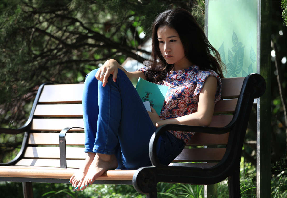 图片[2]-踏青公园街拍系列No.1478 美女人人都爱，谁都不能例外-日更街拍