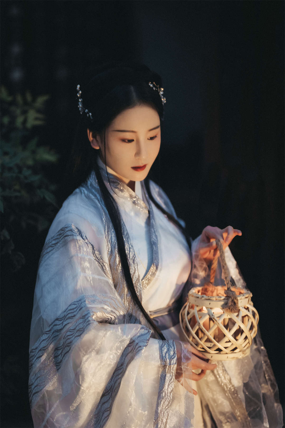YITUYU艺图语 2021.10.19 南歌子 淡蓝色忧伤静流淌-日更街拍