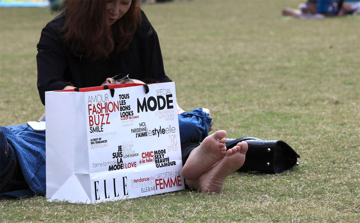 图片[2]-踏青公园街拍系列No.305 Canon5D草地系列-日更街拍