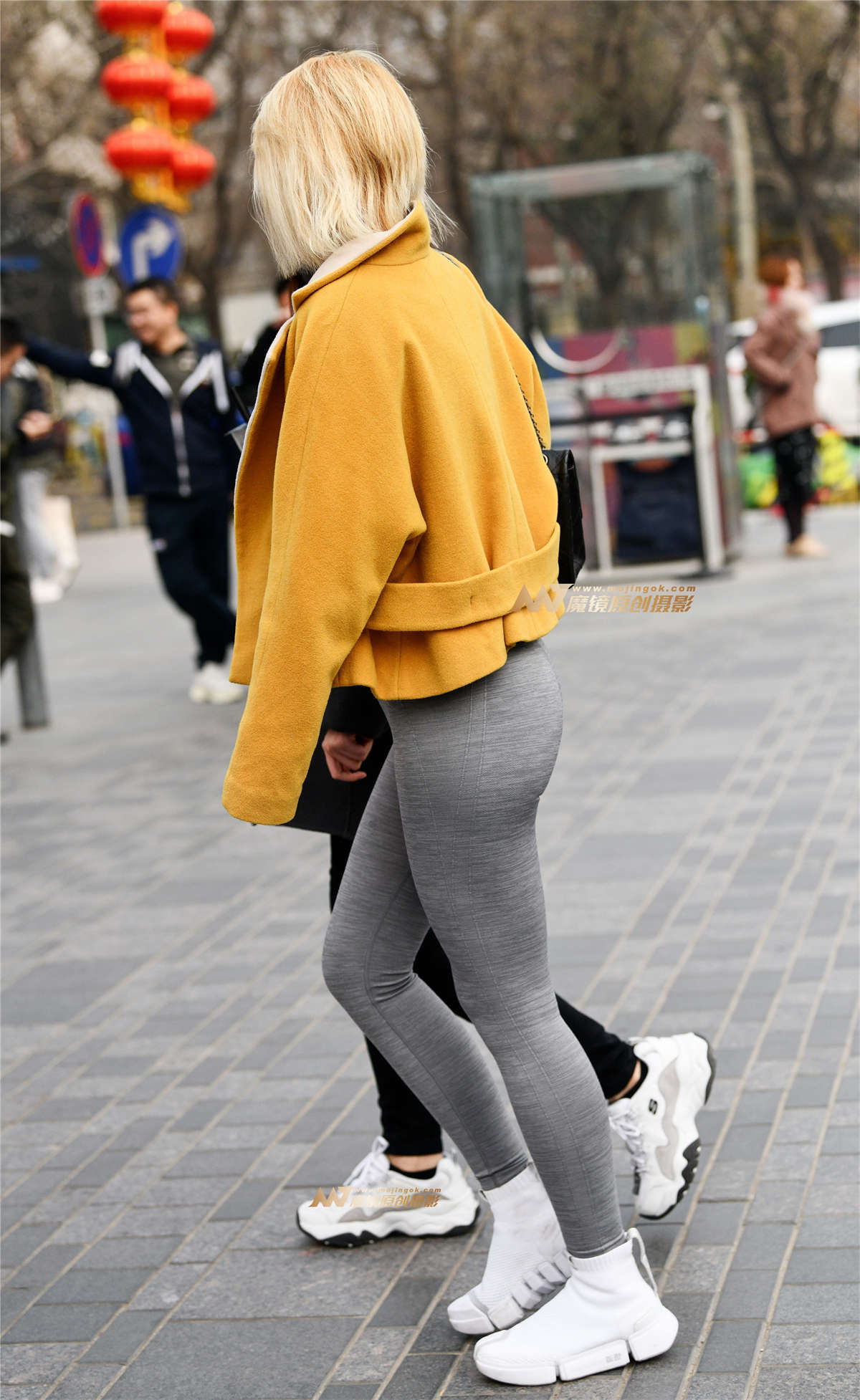 图片[2]-健美裤包臀身材好-日更街拍