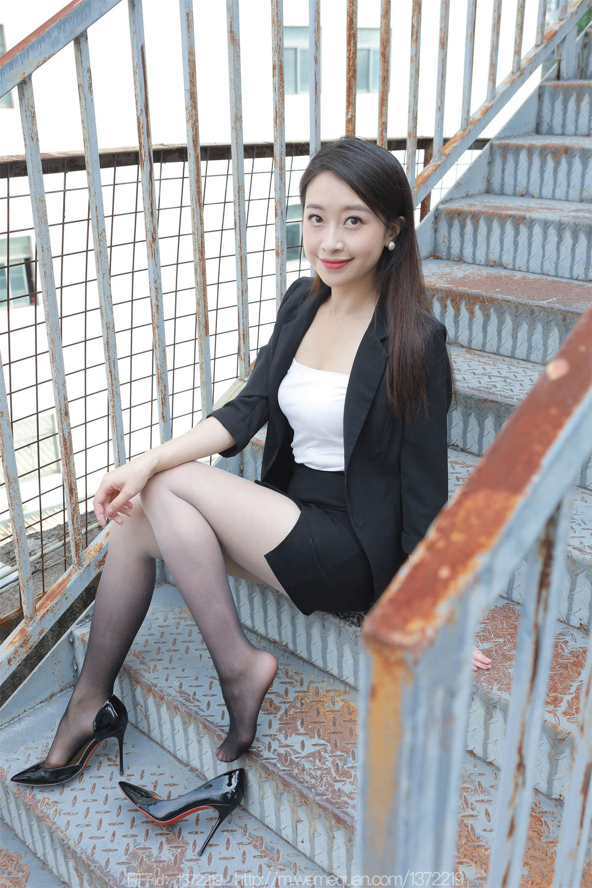 IESS异思趣向 2023.09.28 丝享家1545：小婕 黑白灰渐变-日更街拍