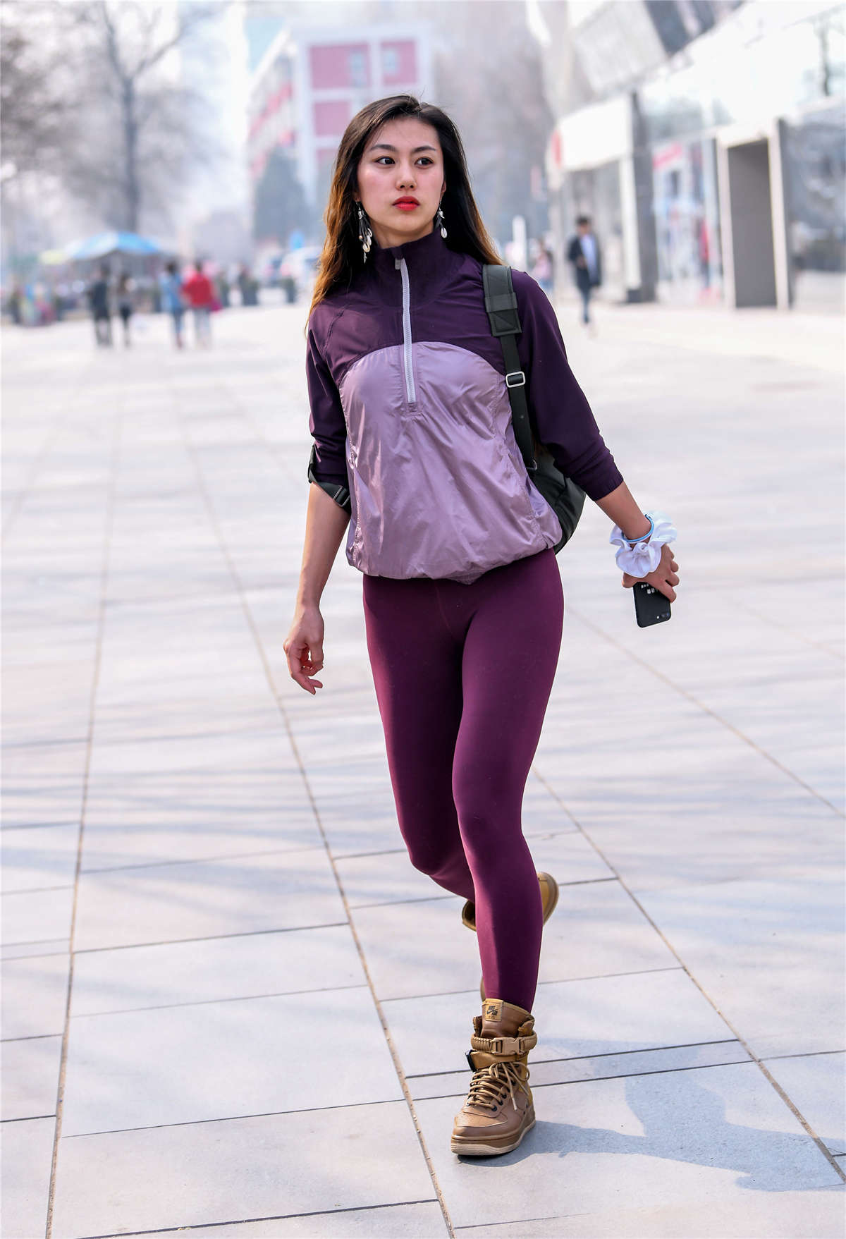 健美裤美女性感迷人-日更街拍