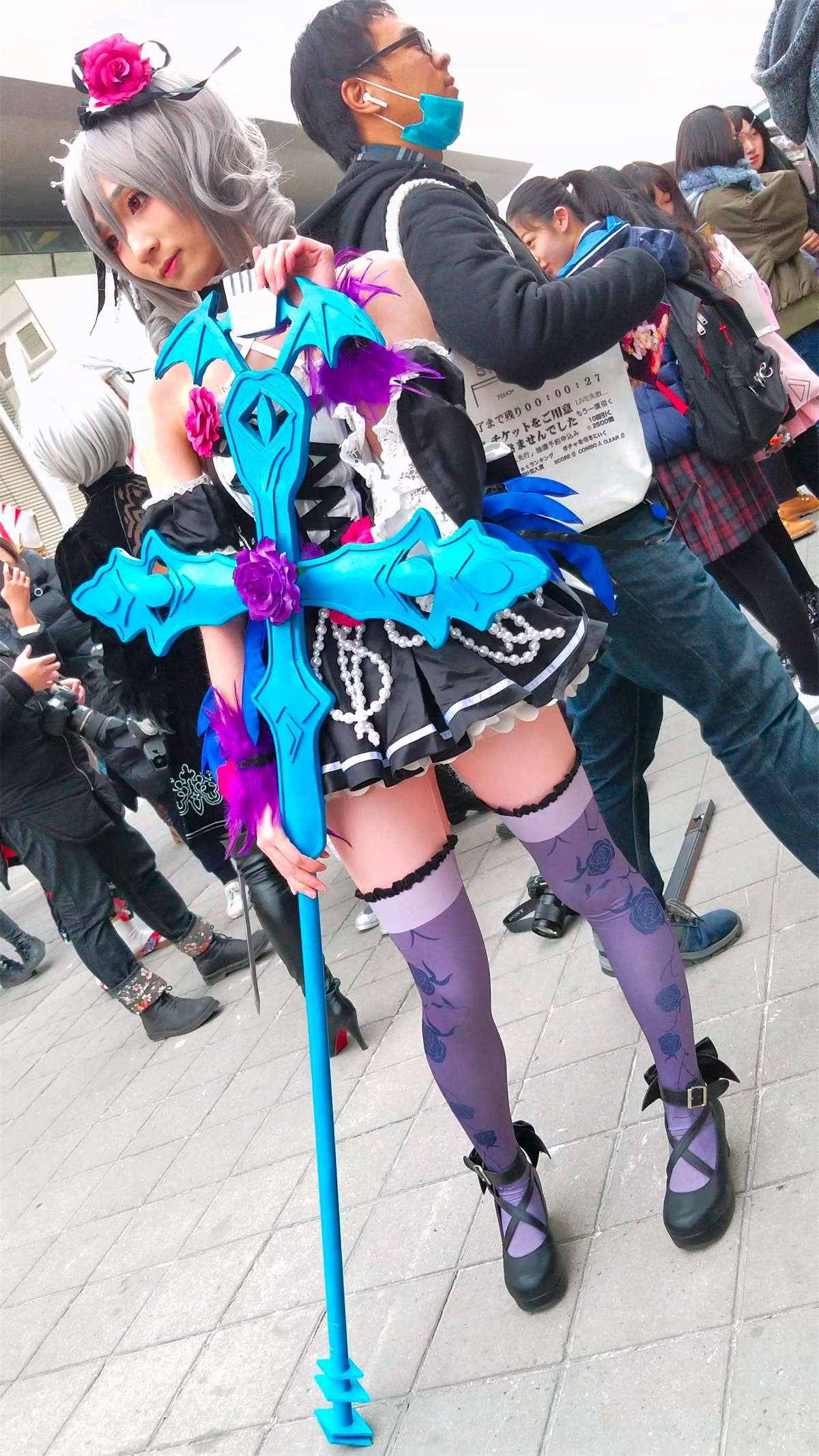 紫色丝袜cosplay的二次元美少女-日更街拍