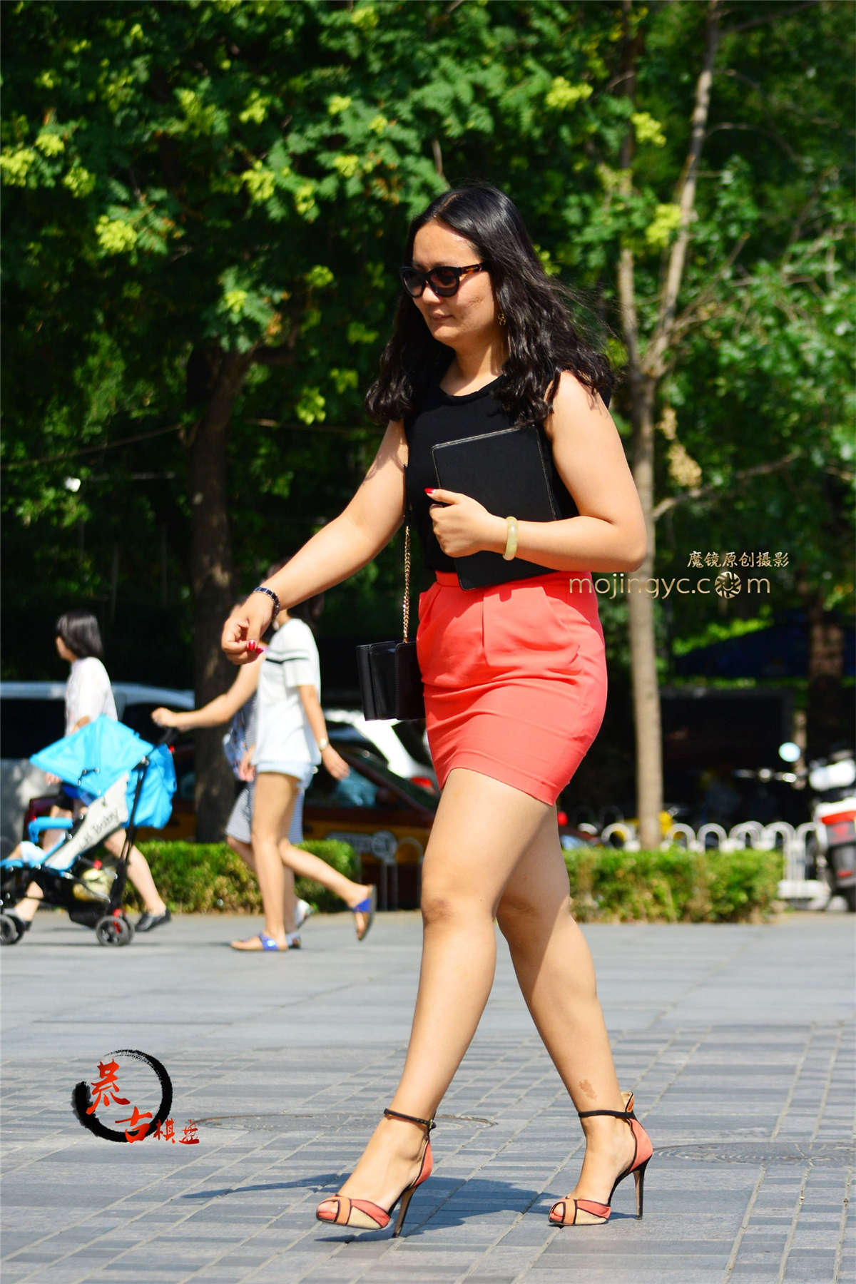 图片[2]-16.9.14 红色紧身，腿部线条优美-日更街拍