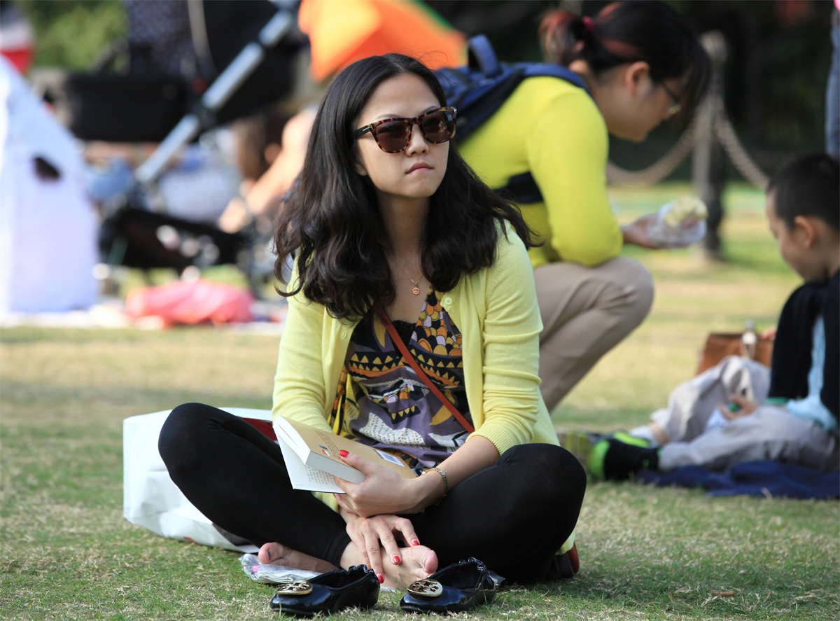 图片[2]-踏青公园街拍系列No.307 Canon5D草地系列-日更街拍