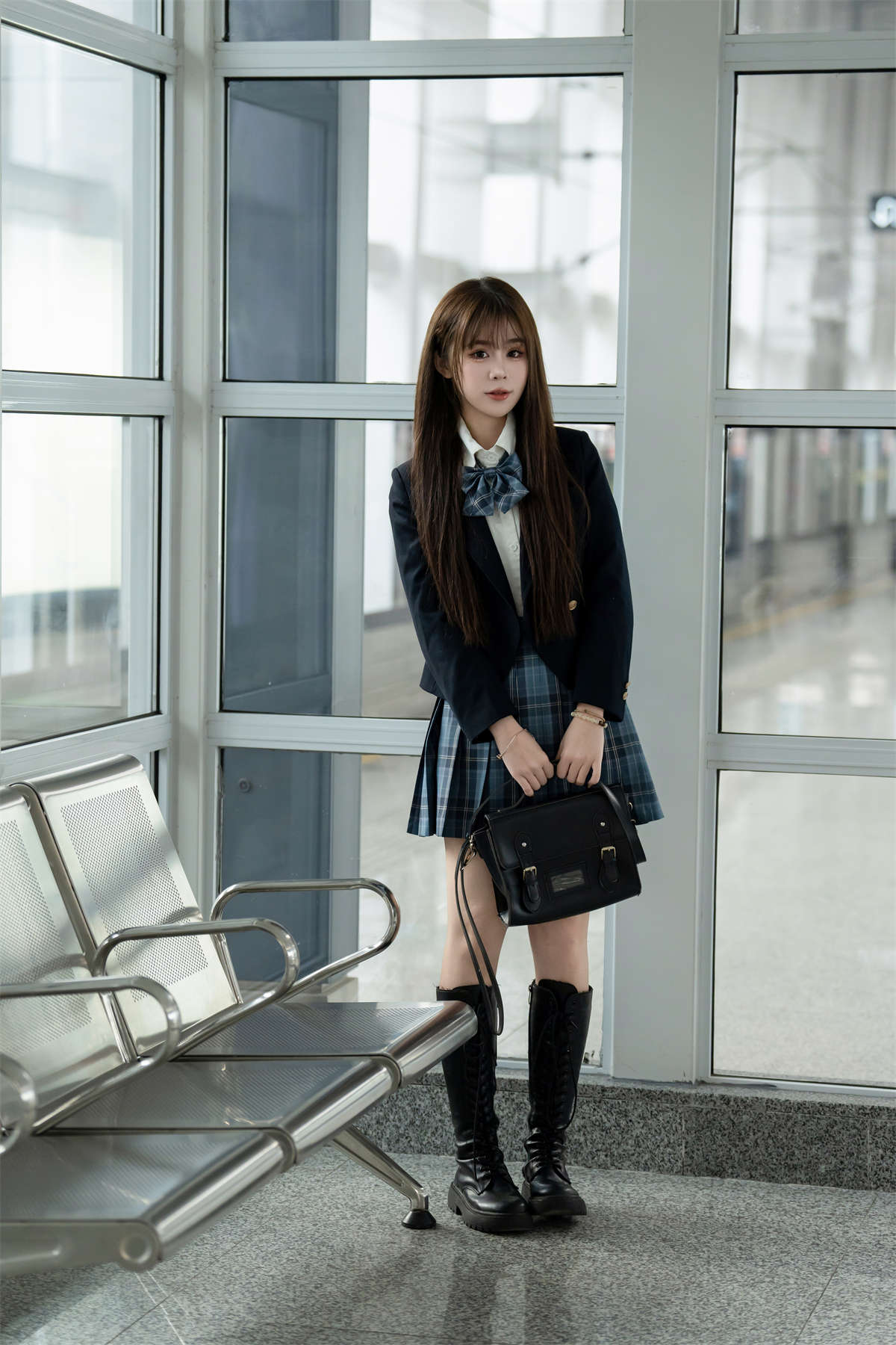 YITUYU艺图语 2025.03.07 等车也等你 泡芙小方插图1