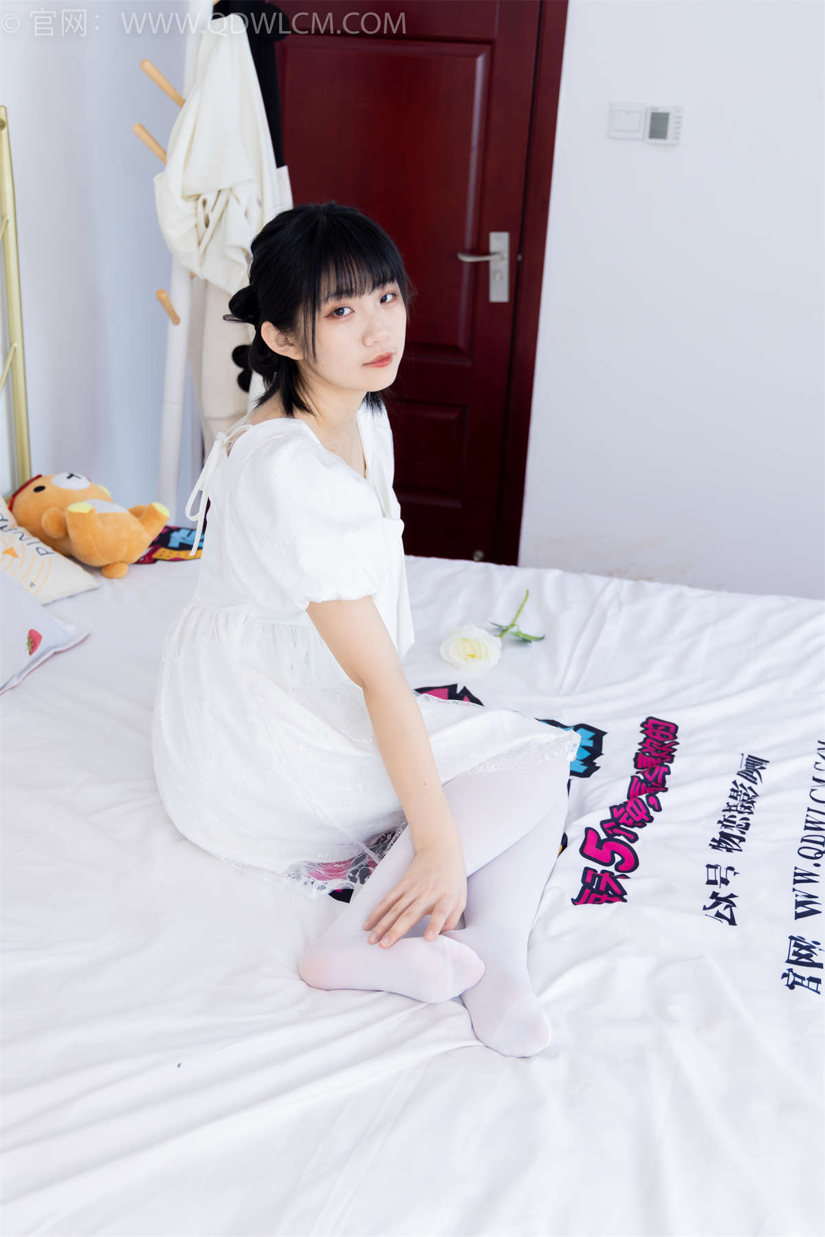 物恋传媒 NO.1581 暗月-纯白茉莉-日更街拍