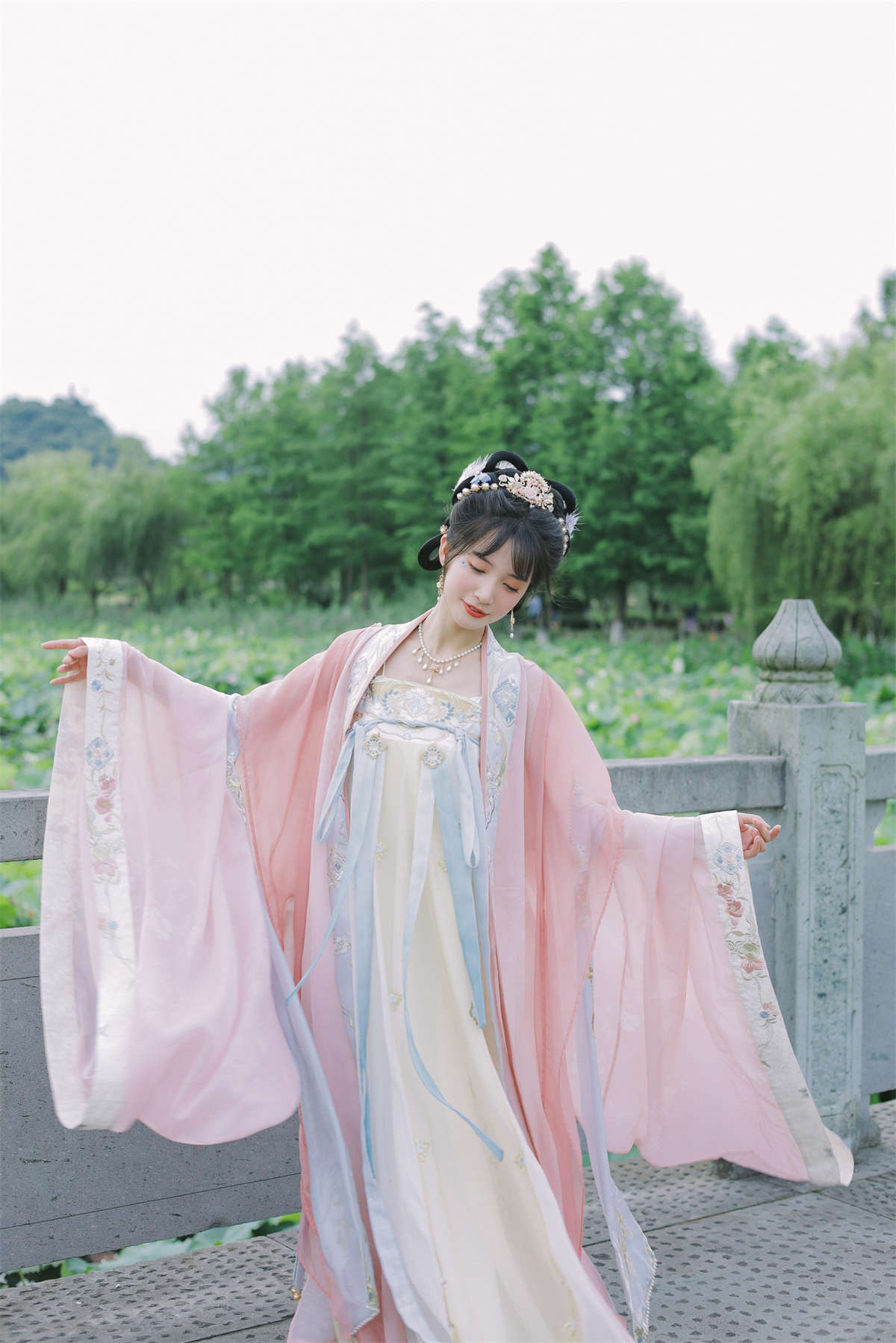 YITUYU艺图语 2022.07.28 粉色娇嫩 一只阿梦崽-日更街拍