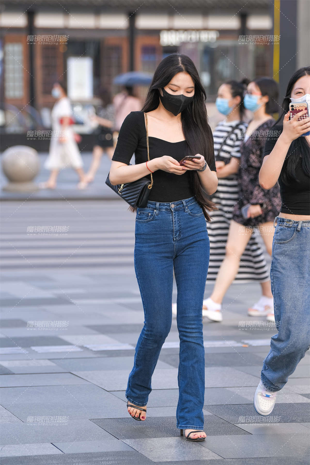 紧身牛仔裤-日更街拍