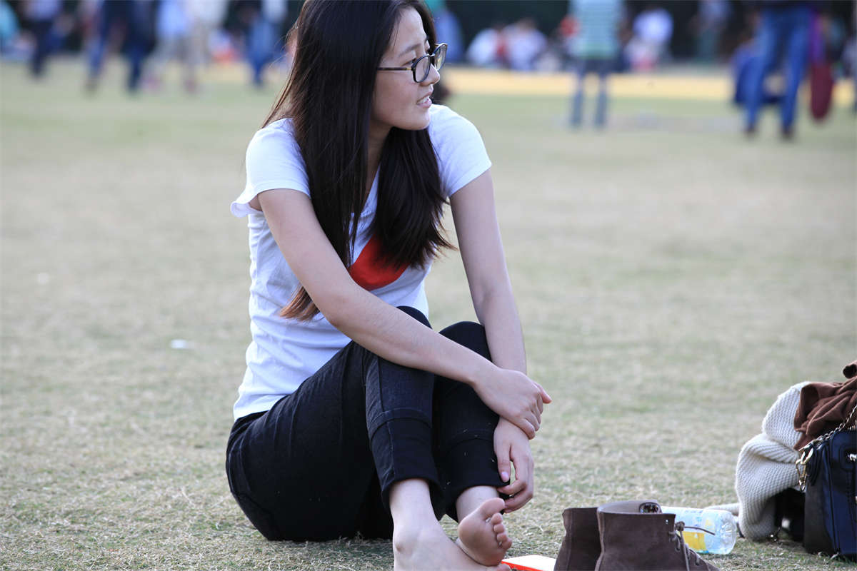 图片[2]-踏青公园街拍系列No.308 Canon5D草地系列-日更街拍