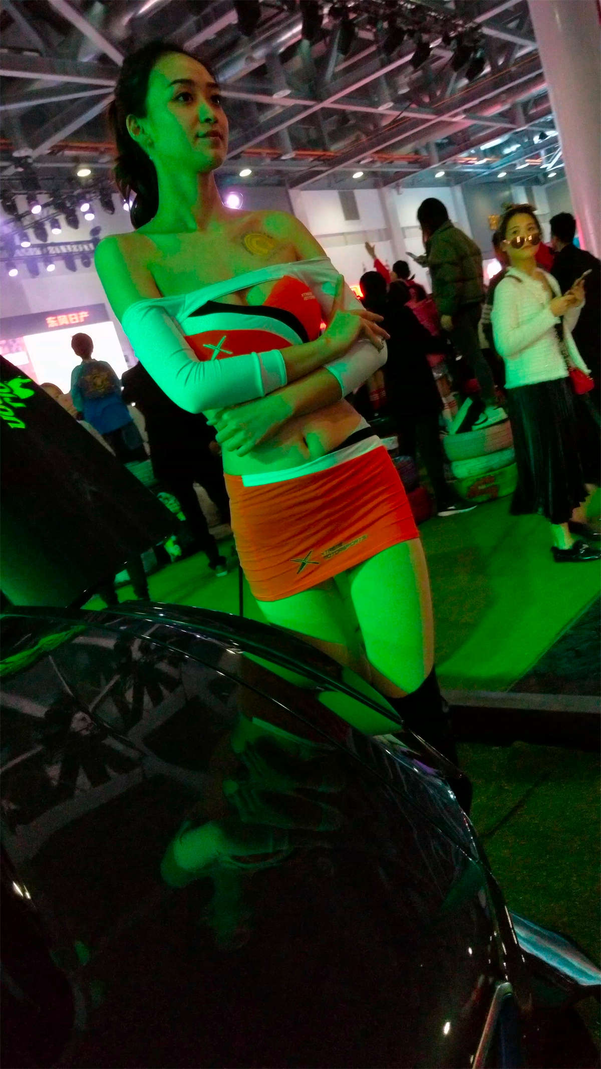 图片[2]-超短包臀裙性感美女车模-日更街拍