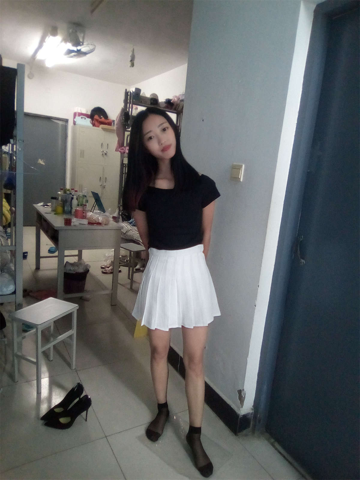 图片[2]-学妹校园寝室短丝系列034期 卫艺-日更街拍