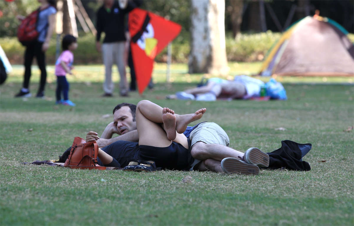 图片[2]-踏青公园街拍系列No.309 Canon5D草地系列-日更街拍