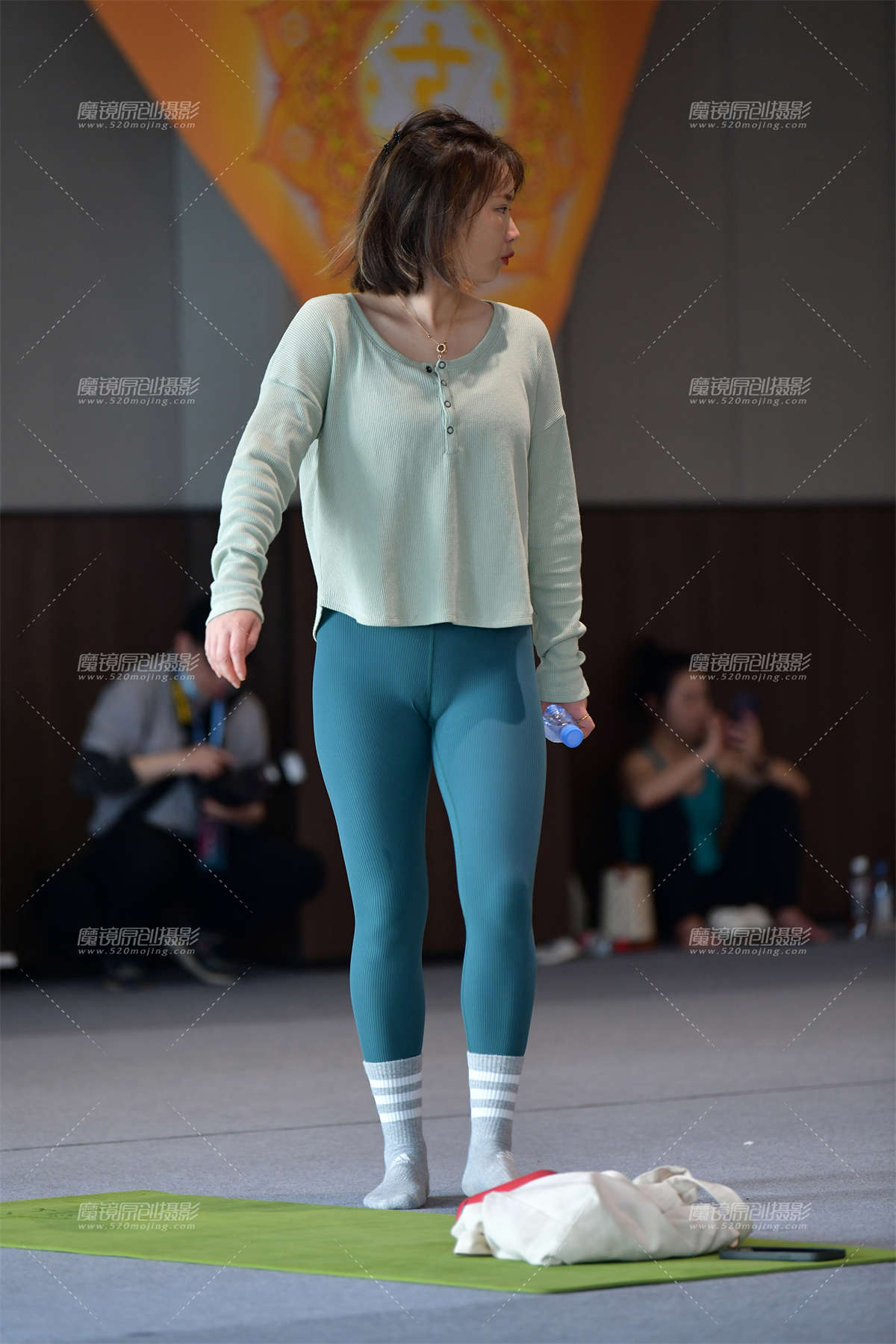 ★白皙舒展瑜伽美女-日更街拍