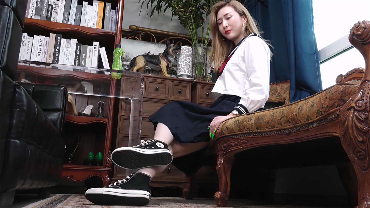 Sexy Asian Girls Feet Vol.024 Xuanxuan展示她的性感脚丫-日更街拍