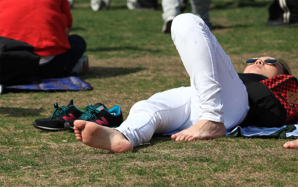 图片[2]-踏青公园街拍系列No.311 Canon5D草地系列-日更街拍