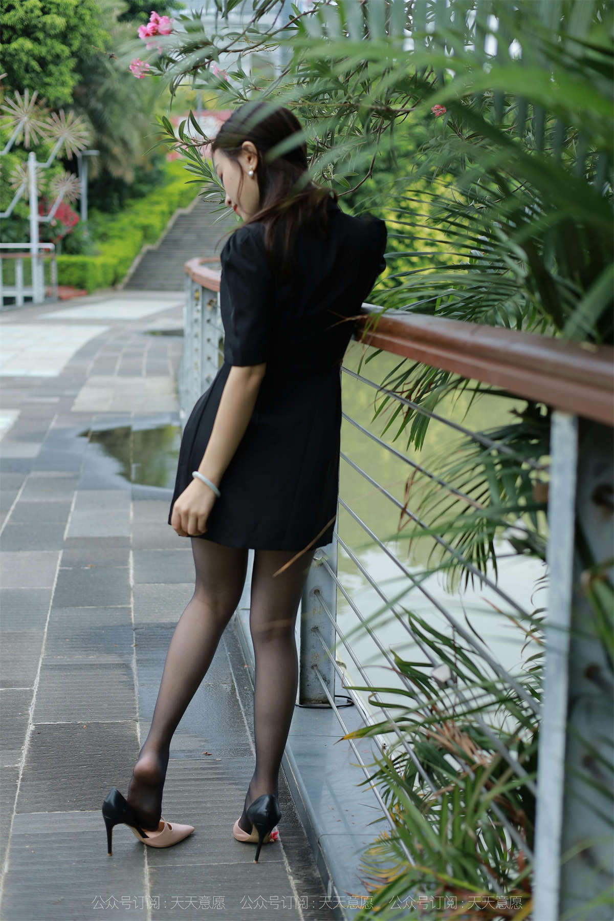 图片[2]-IESS异思趣向 丝享家953期：小婕 桥上的美女-日更街拍