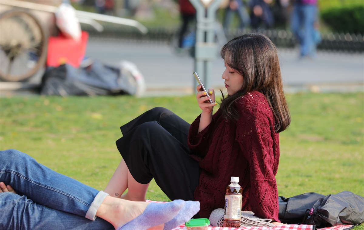 图片[2]-踏青公园街拍系列No.313 Canon5D草地系列-日更街拍