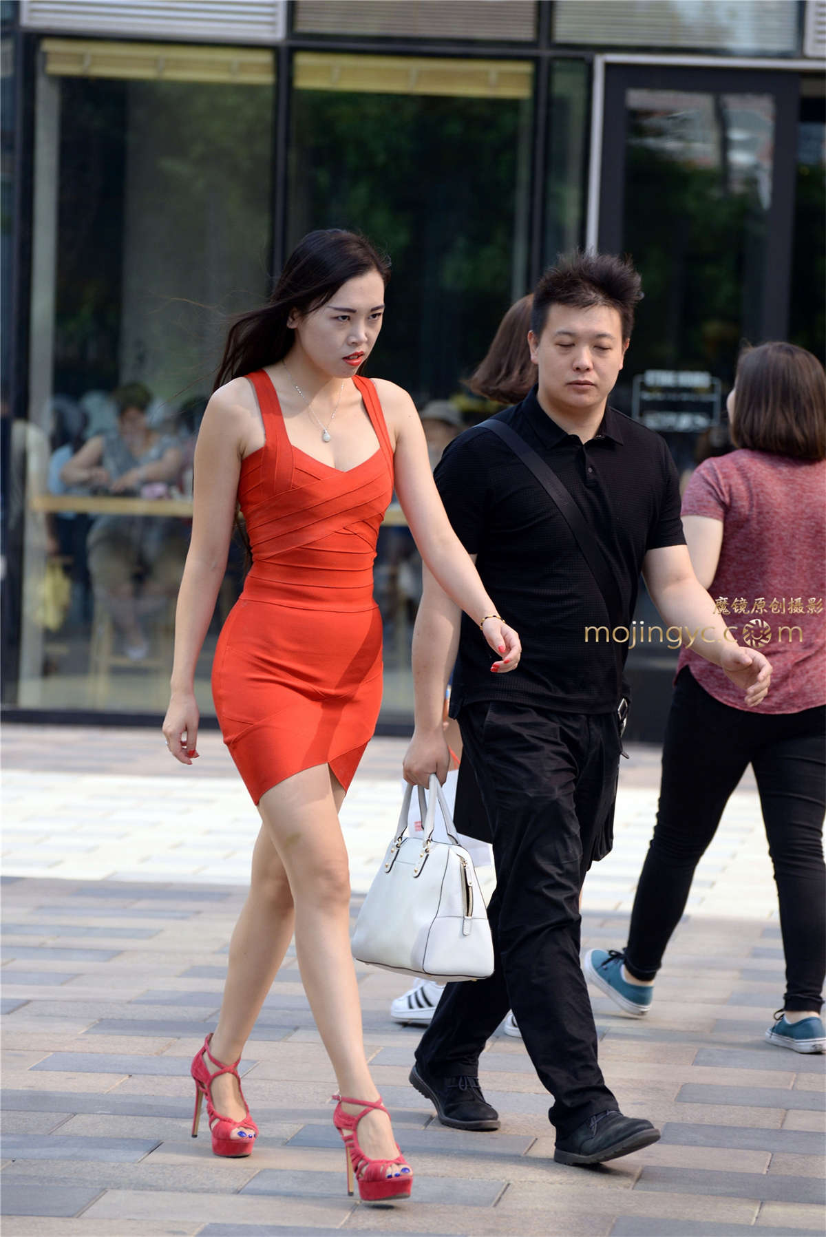 6-5红色紧身包臀裙-日更街拍