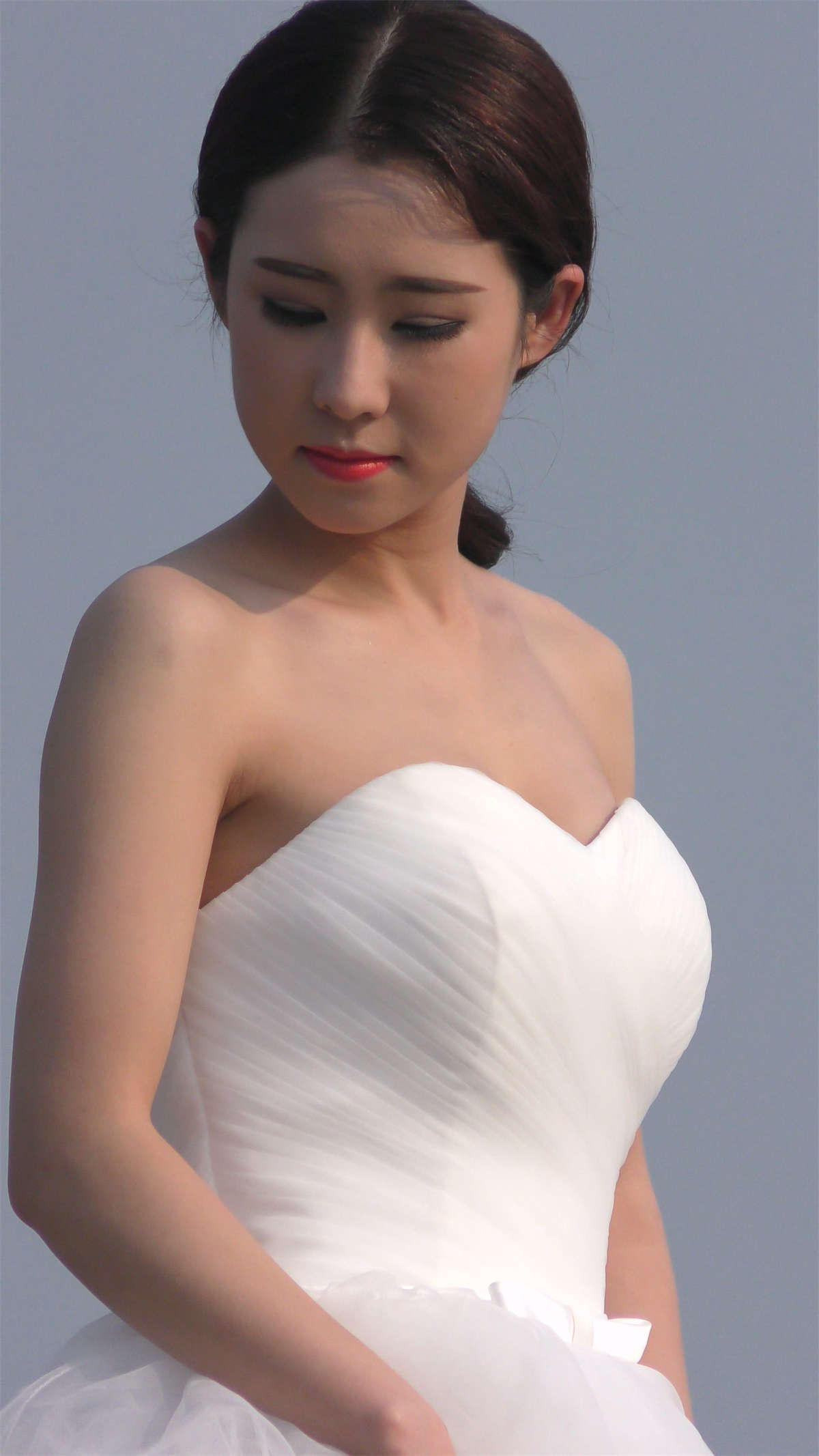 洁白婚纱美丽新娘-日更街拍