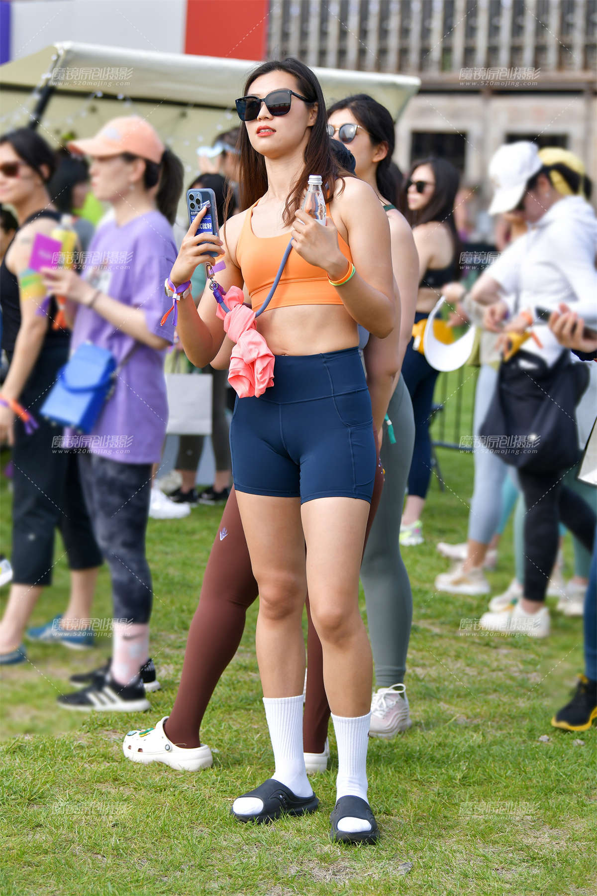 ★活泼五分瑜伽裤美女-日更街拍