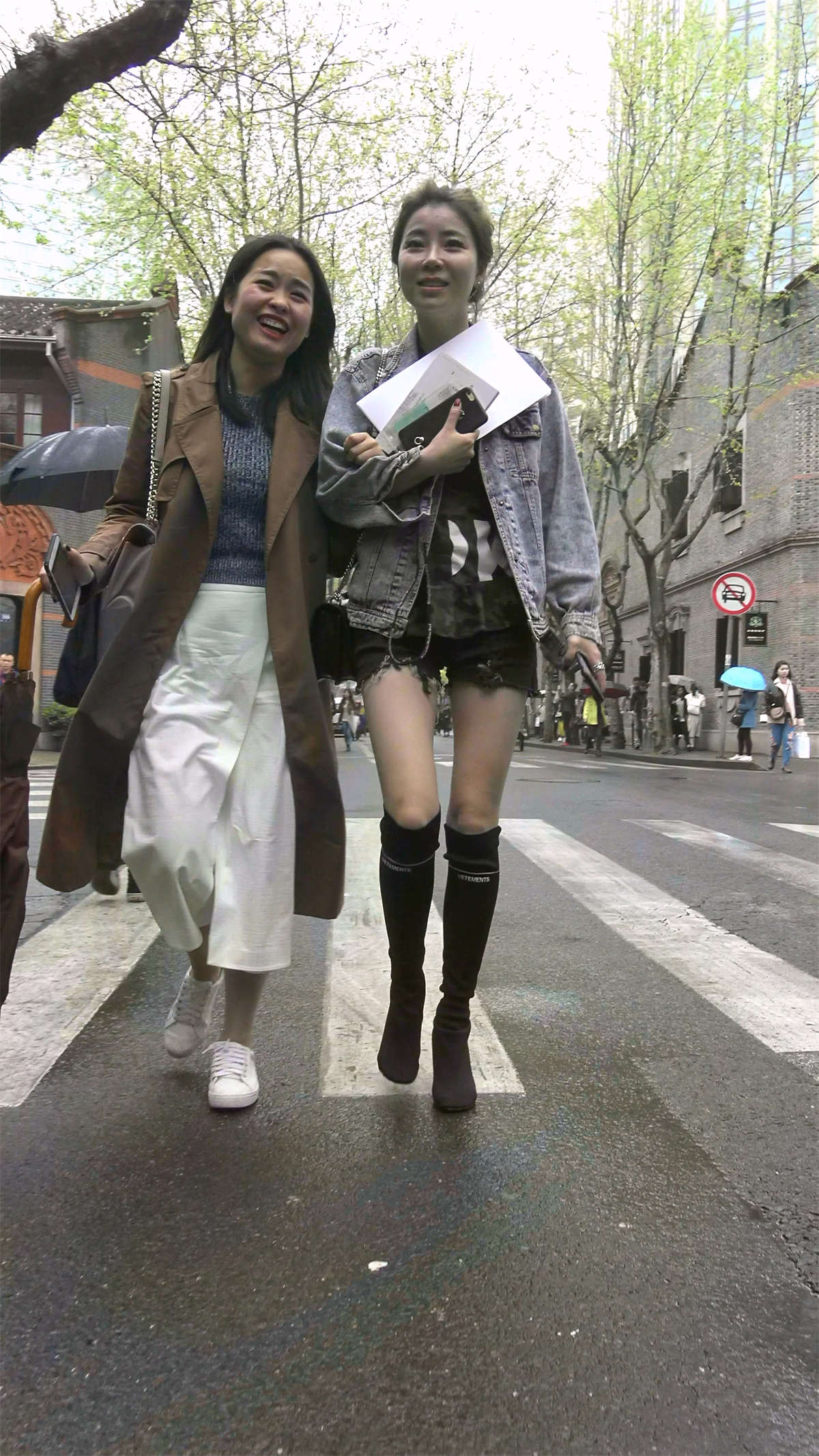 图片[2]-牛仔小外套高挑美丽动人美女-日更街拍