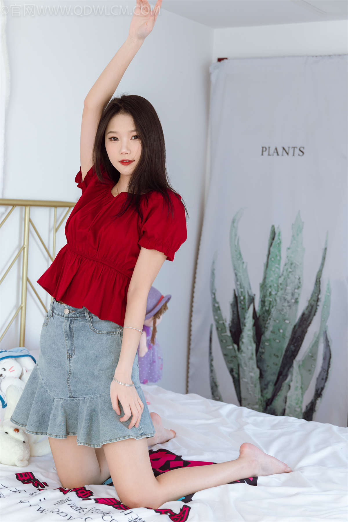 物恋传媒 NO.1130 小竹-优雅的红-日更街拍