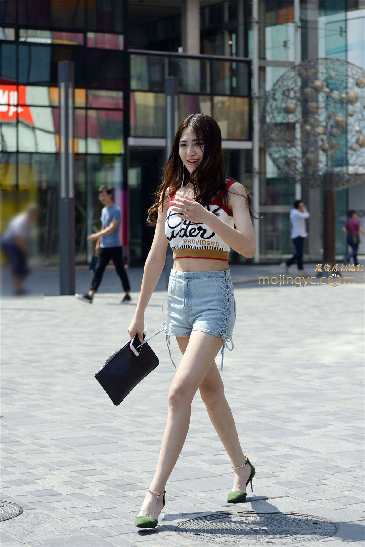 6-7高腰牛仔热裤长腿美女-日更街拍